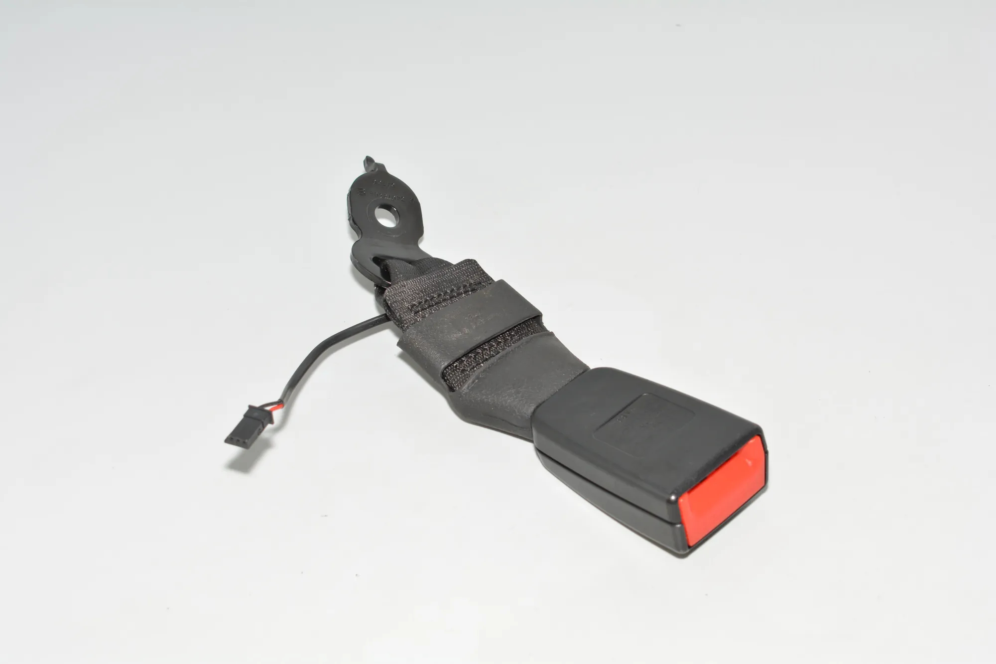 Rear Middle Seat Buckle – OEM 7243275 · BMW 5 Touring (F11) 520 d 2011
