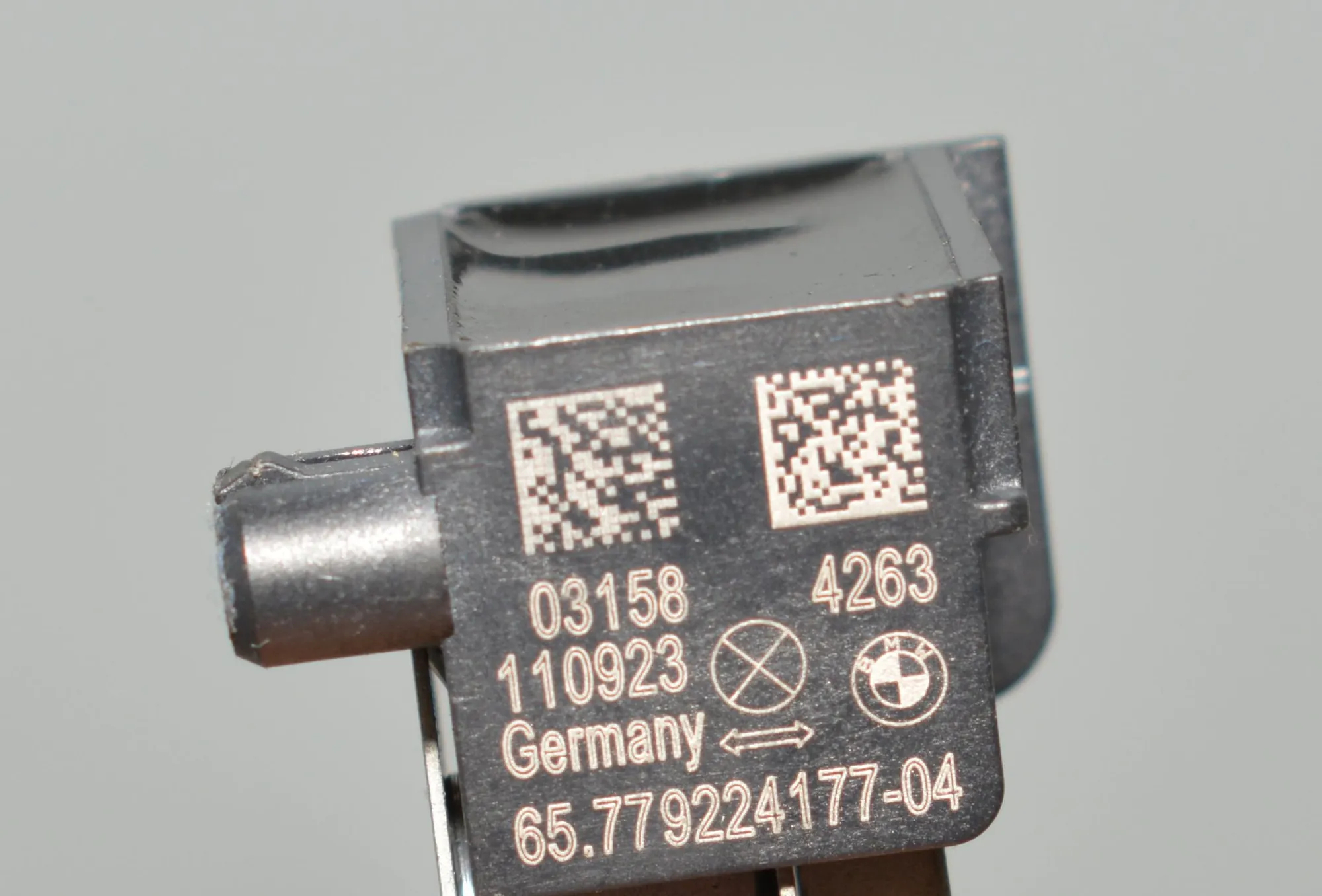 Front Right Impact Sensor – OEM 9224177 · BMW 5 Touring (F11) 520 d 2011 – 5