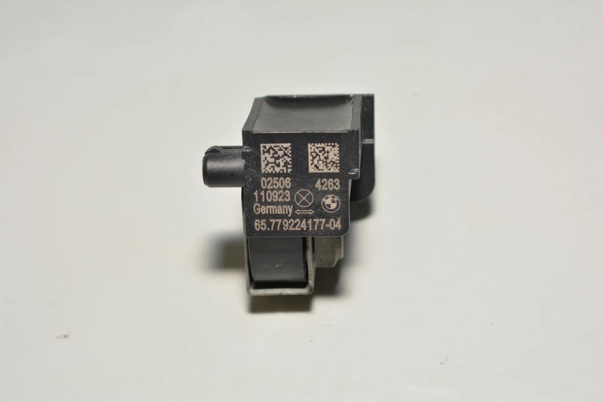 Front Left Impact Sensor – OEM 9224177 · BMW 5 Touring (F11) 520 d 2011 – 4