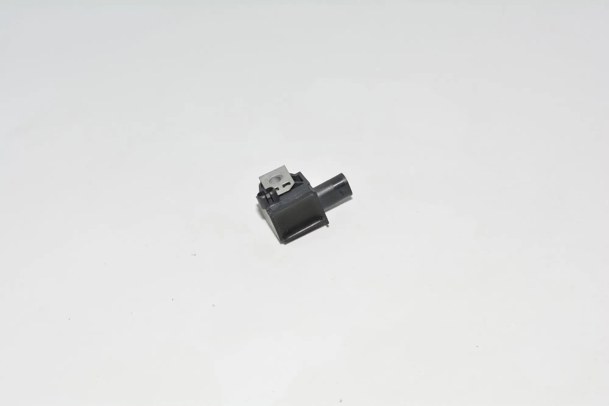 Front Left Impact Sensor – OEM 9224177 · BMW 5 Touring (F11) 520 d 2011 – 3