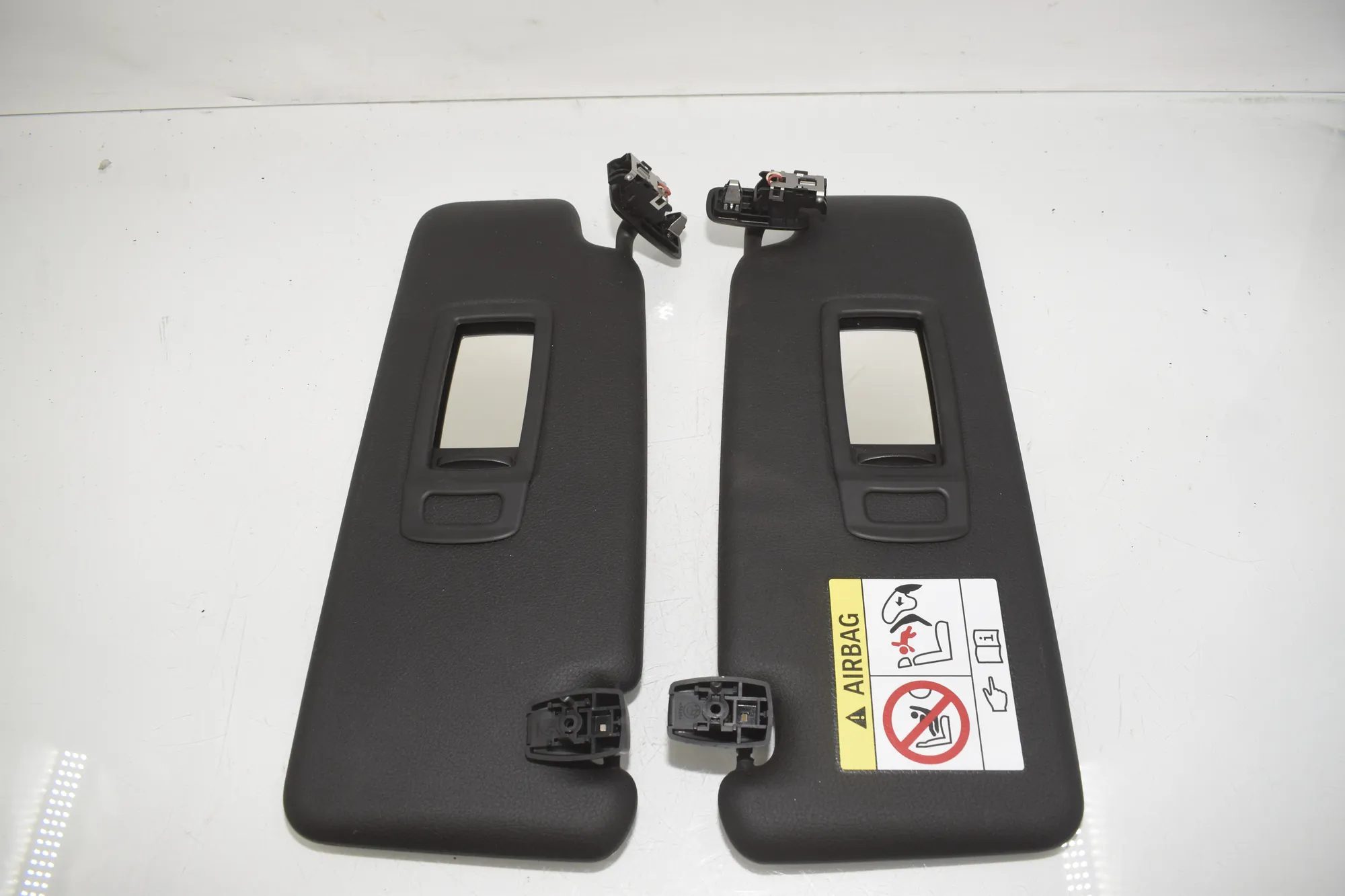 Right Side Sun Visor – OEM 7401374 · BMW X1 (F48) xDrive 18 d 2017 – 2