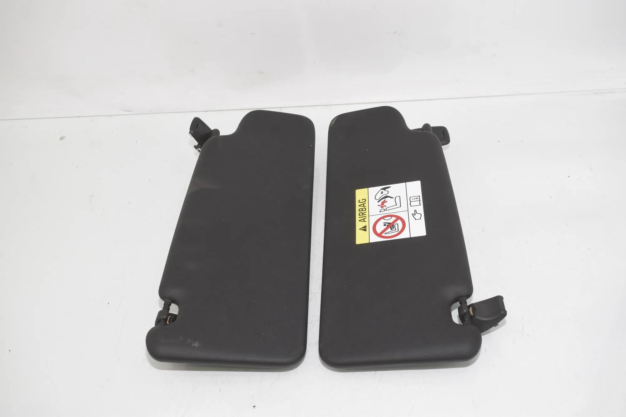 Right Side Sun Visor – OEM 7401374 · BMW X1 (F48) xDrive 18 d 2017 – 3