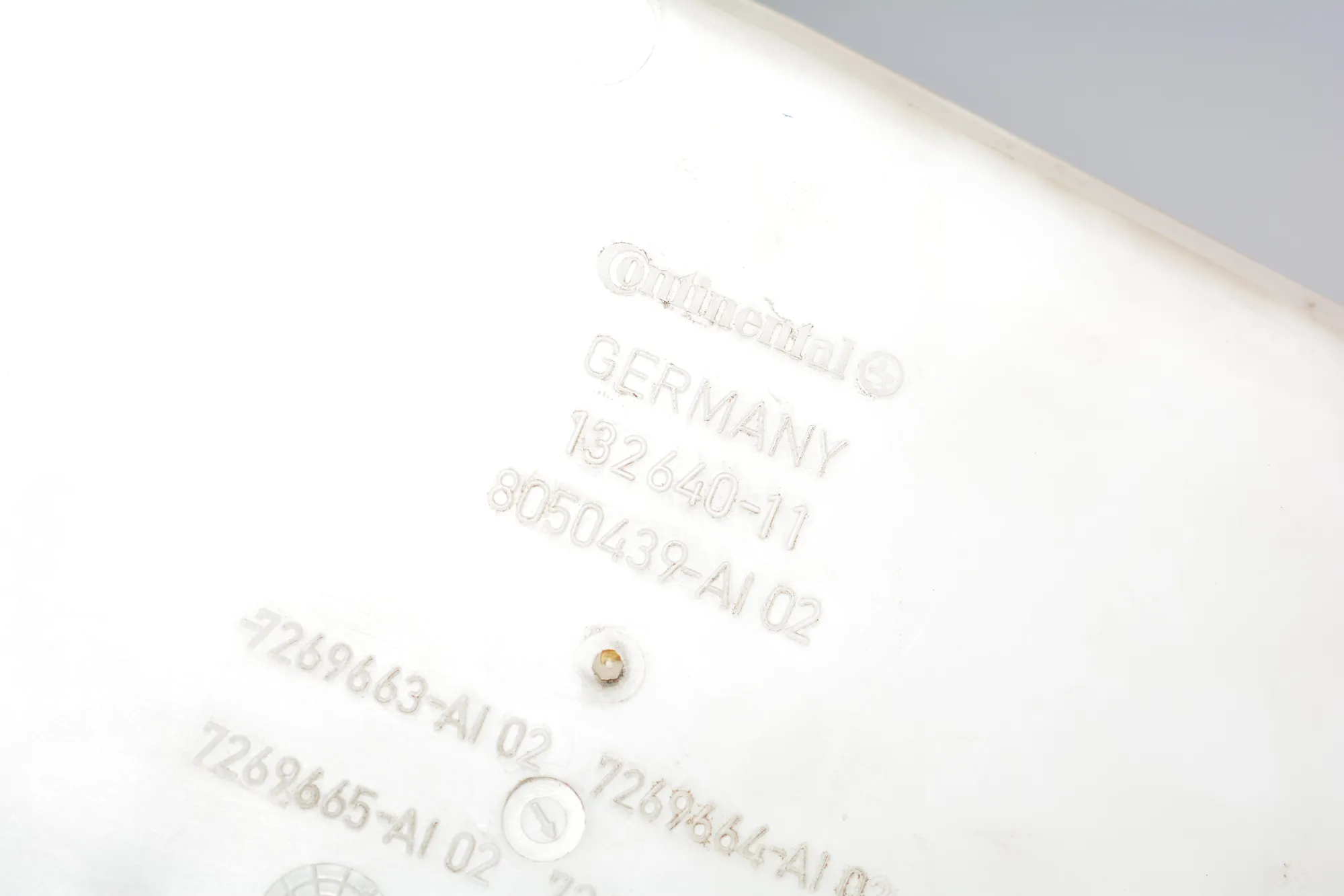Window Washer Tank – OEM 8050439 · BMW 5 Touring (F11) 520 d 2011 – 5