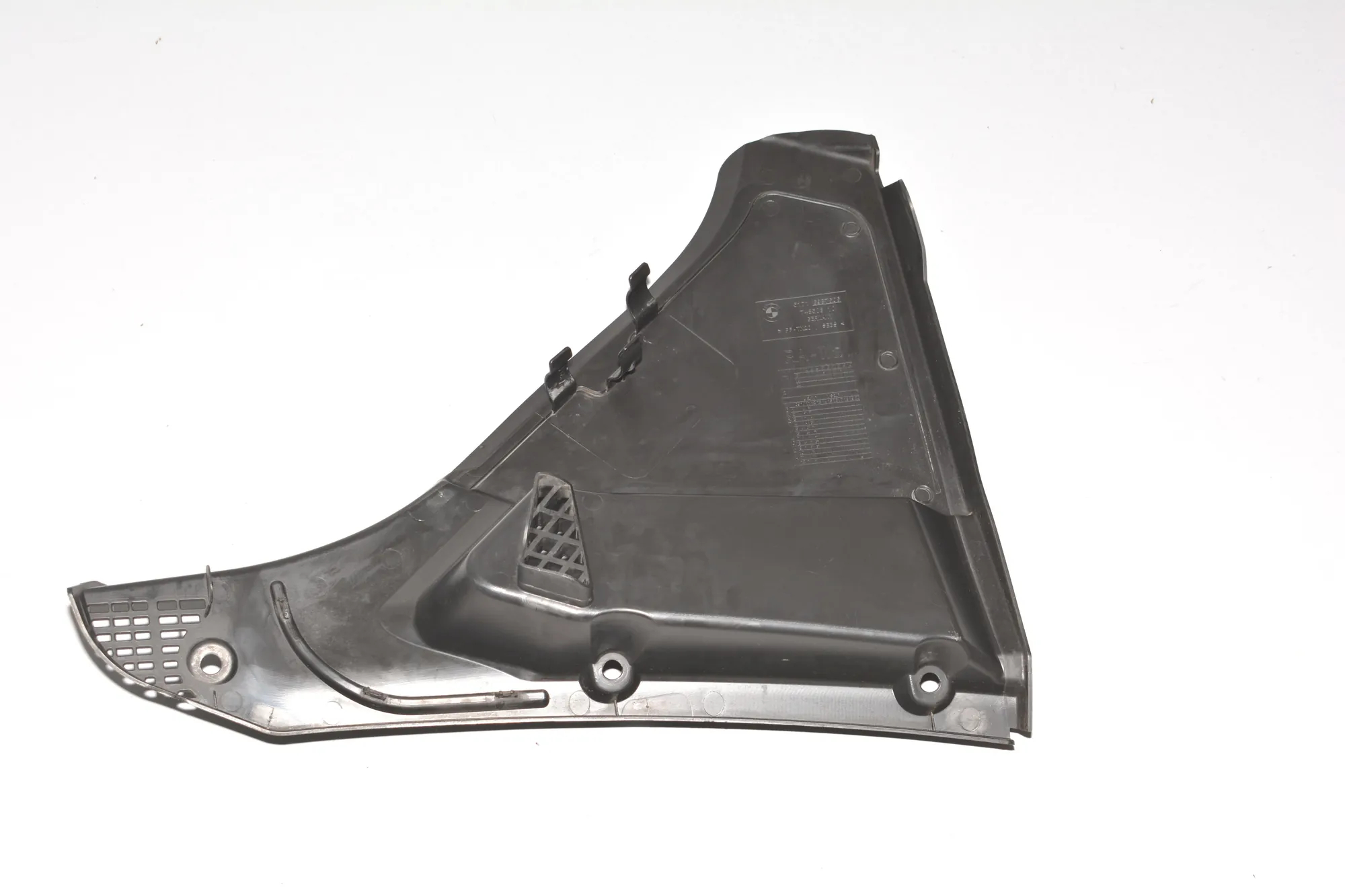 Front Wiper Cowl Trim – OEM 6987606 · BMW 5 Touring (F11) 520 d 2011 – 3
