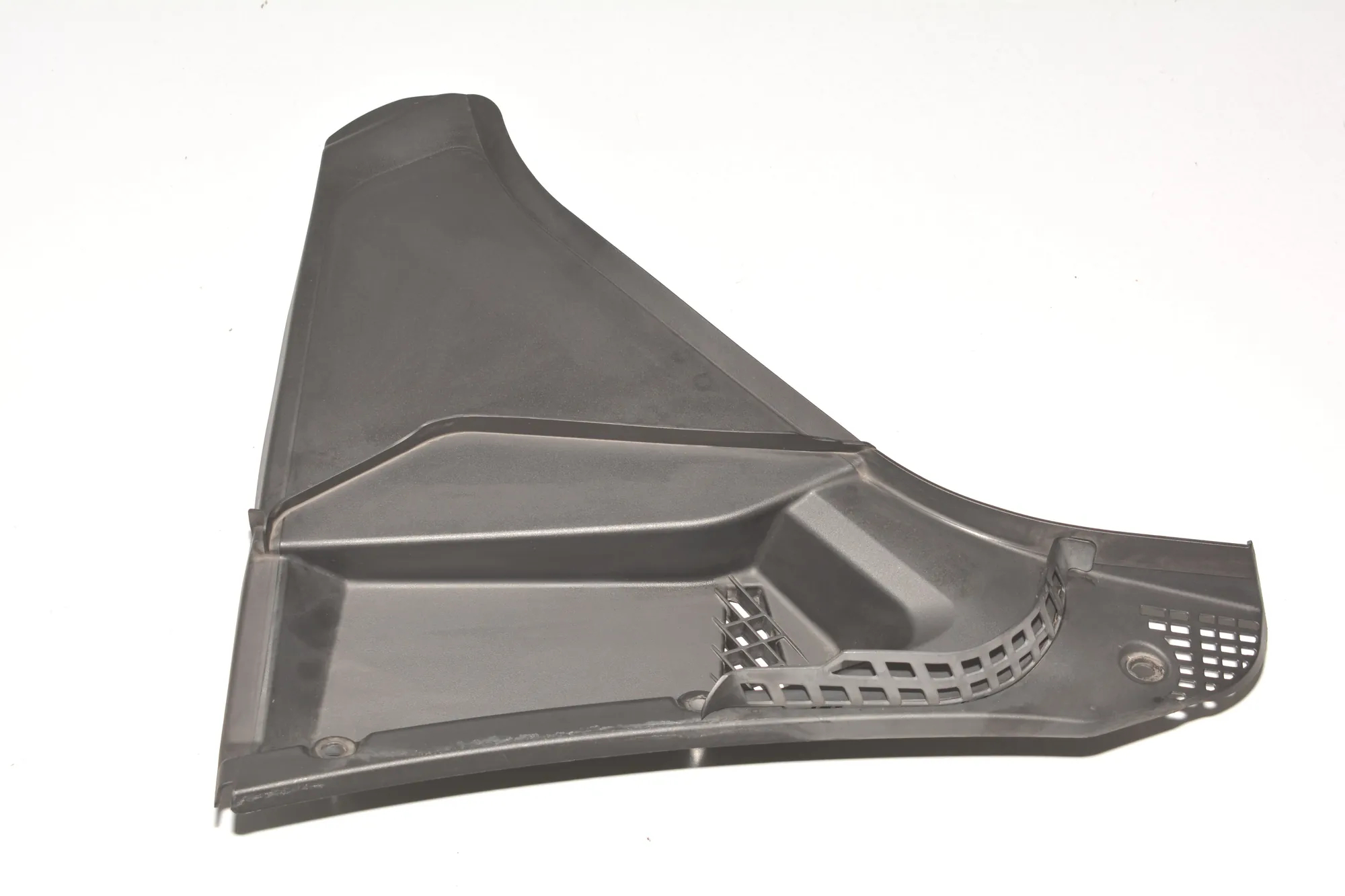 Front Wiper Cowl Trim – OEM 6987606 · BMW 5 Touring (F11) 520 d 2011