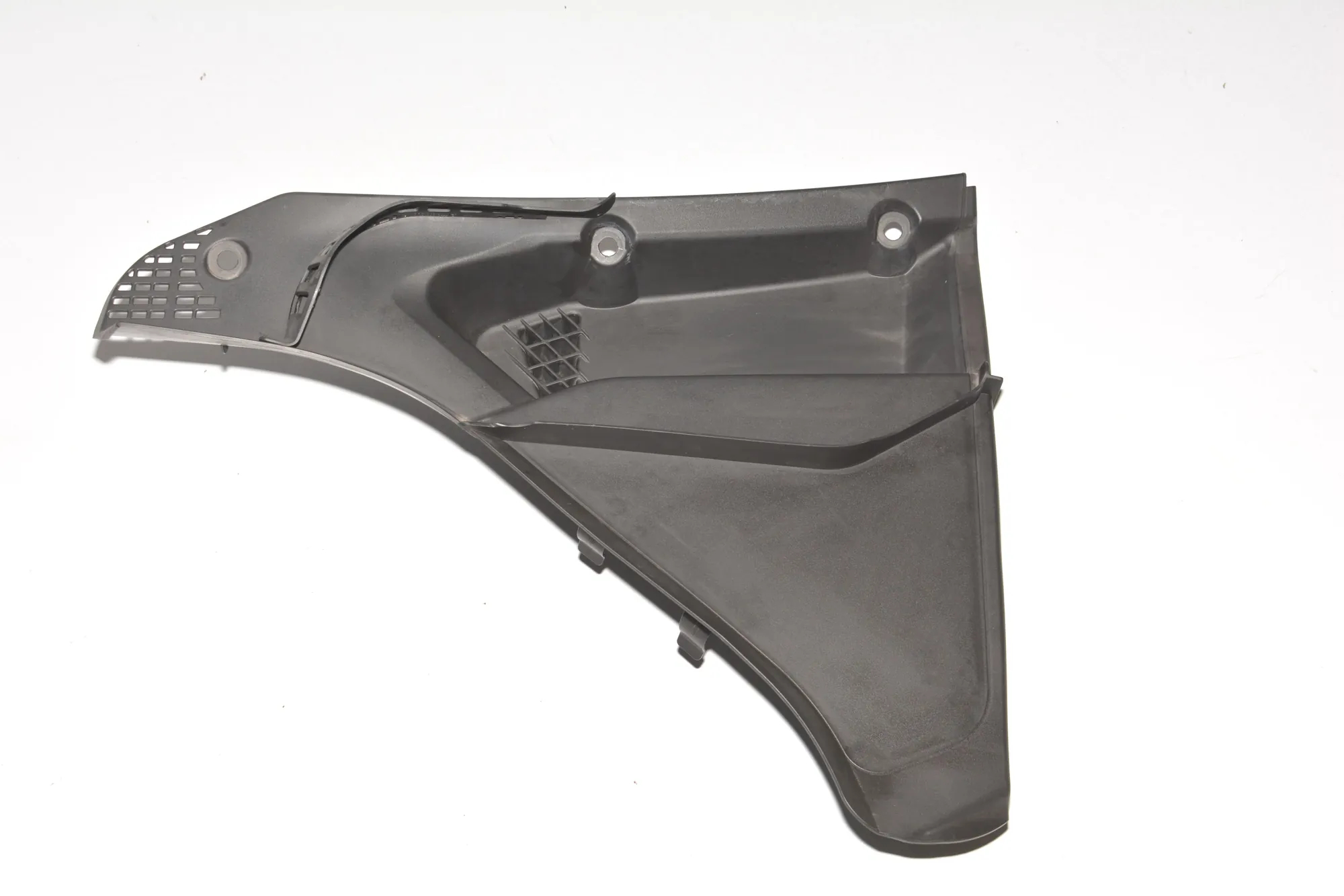 Front Wiper Cowl Trim – OEM 6987606 · BMW 5 Touring (F11) 520 d 2011 – 2