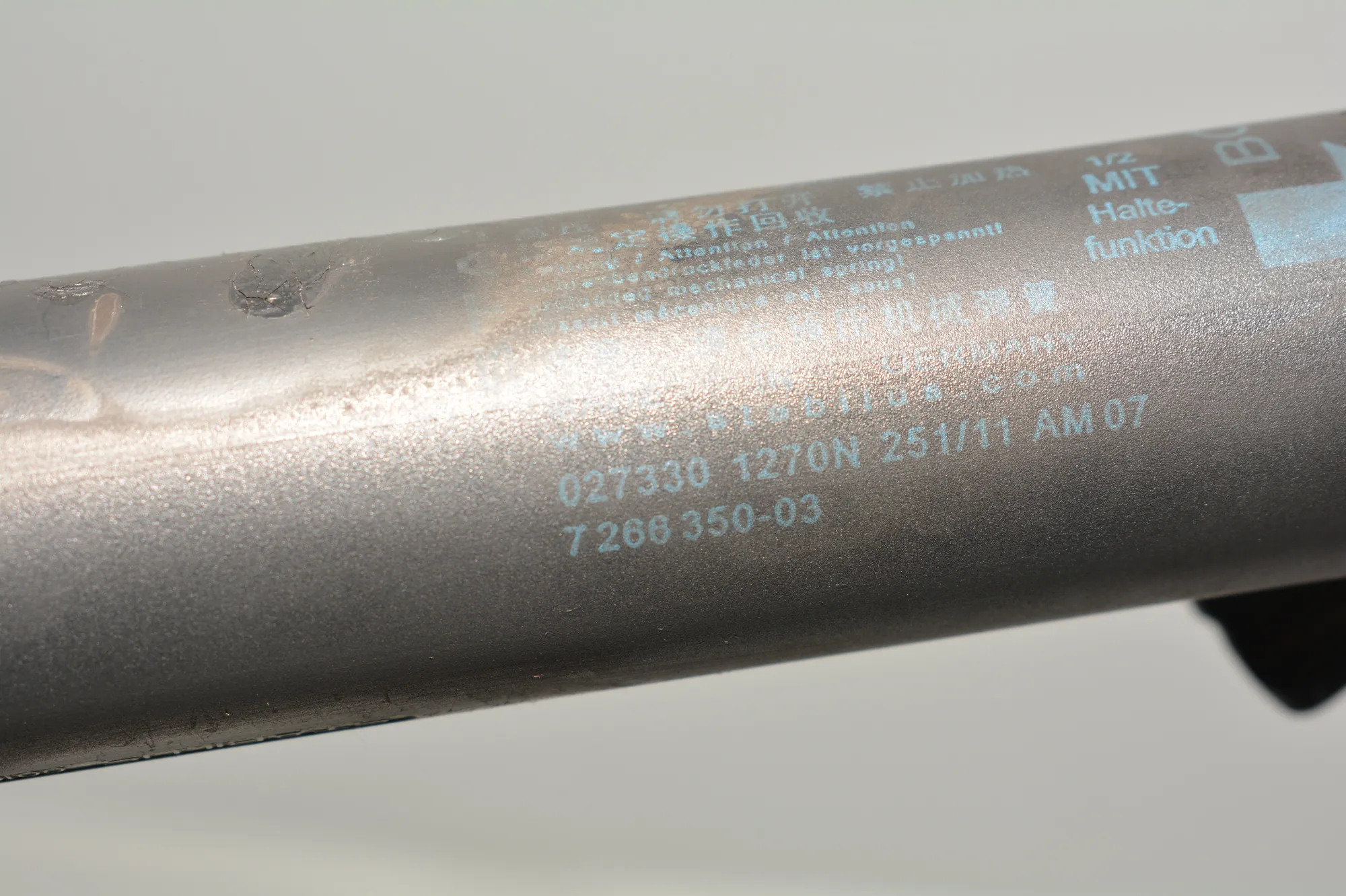 Right Side Tailgate Gas Strut – OEM 7266350 · BMW 5 Touring (F11) 520 d 2011 – 4