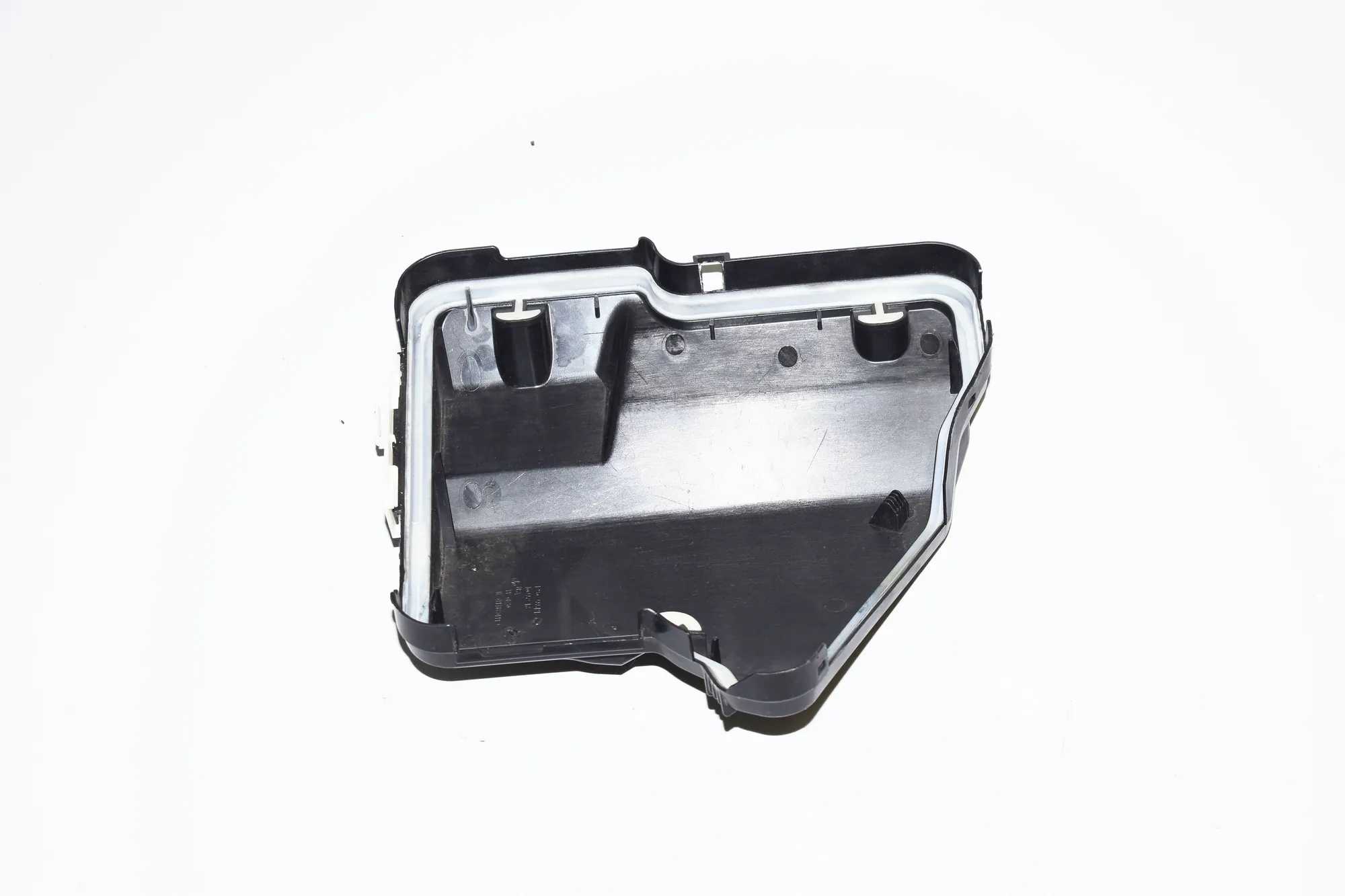 Fuse Box Cover – OEM 7555124 · BMW X6 (F16, F86) BMW X6 (F16, F86) 2016 – 3