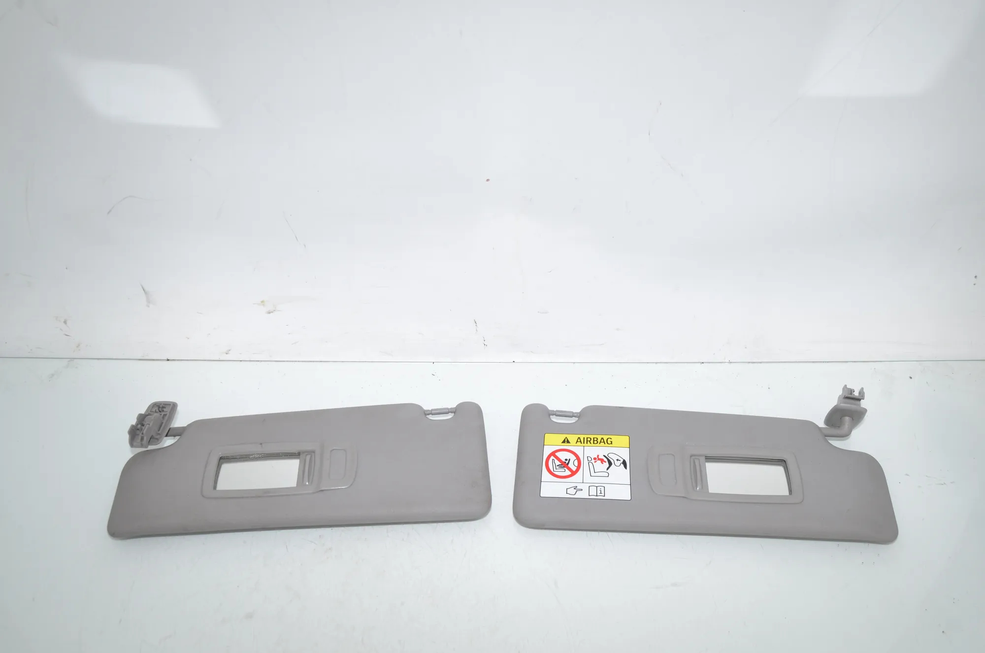 Right Side Sun Visor – OEM 5A3BCA6 · BMW 2 Active Tourer (F45) 225 xe 2018