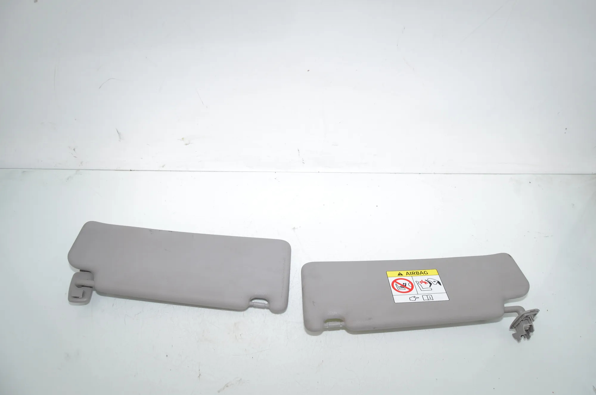 Right Side Sun Visor – OEM 5A3BCA6 · BMW 2 Active Tourer (F45) 225 xe 2018 – 4