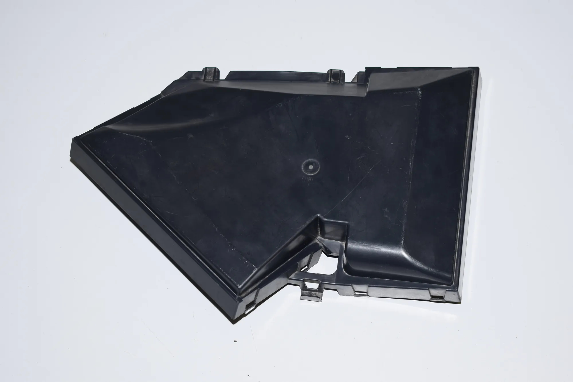 Air Filter Box Upper Part – OEM 9245588 · BMW X6 (F16, F86) BMW X6 (F16, F86) 2016 – 3
