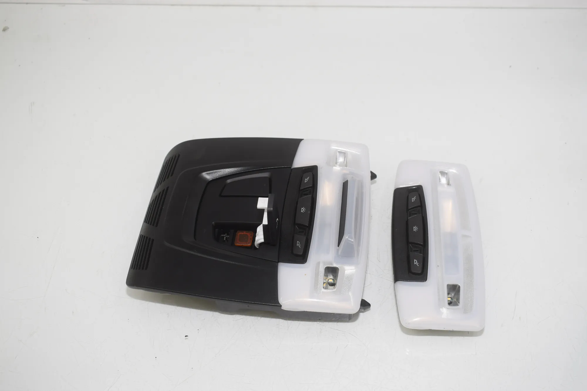 Interior Lighting – OEM 9348998 · BMW X1 (F48) xDrive 18 d 2017 – 3
