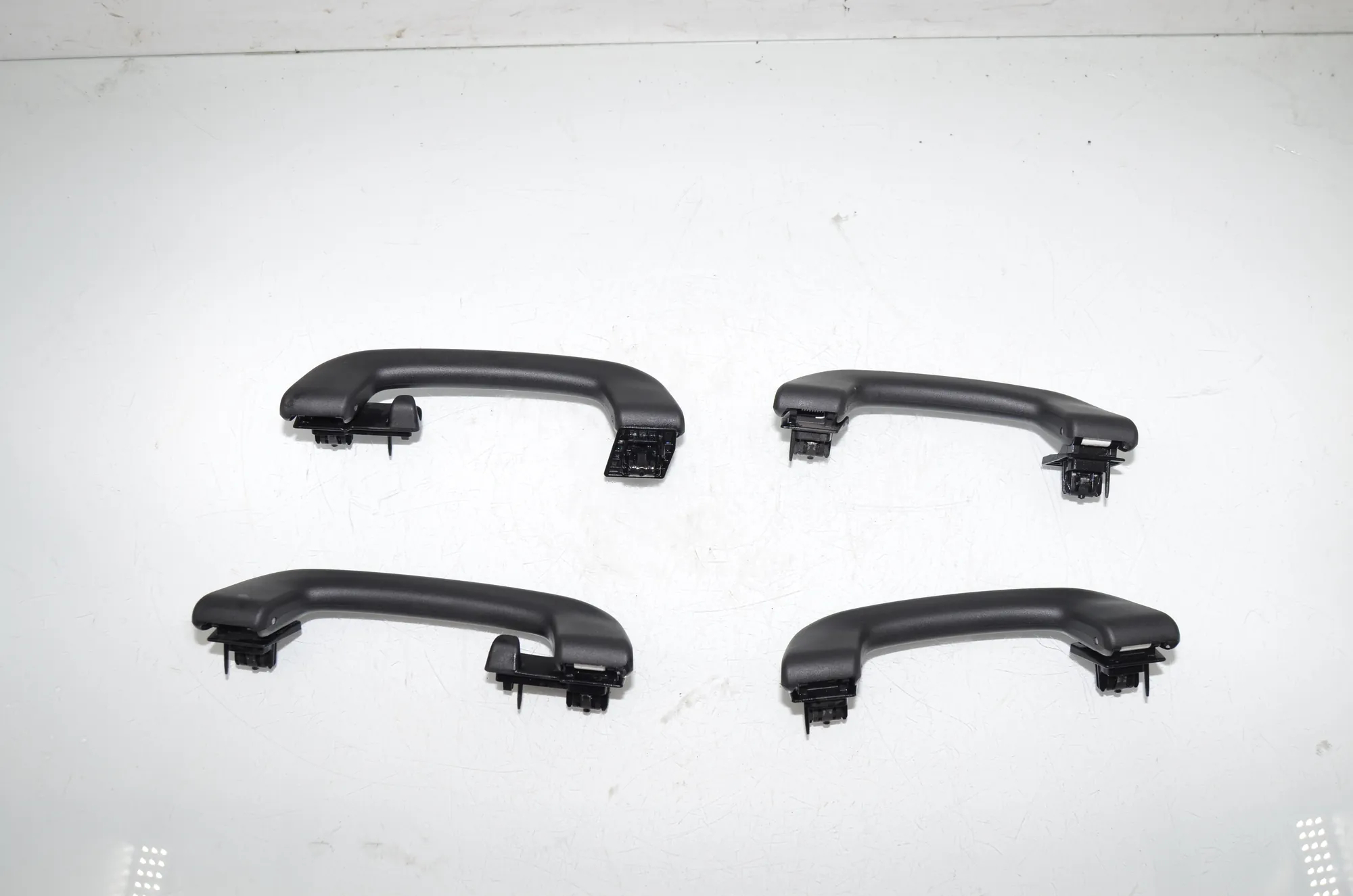 Interior Roof Handle Set – OEM 8061360 · BMW X1 (F48) xDrive 25 i 2020 – 2