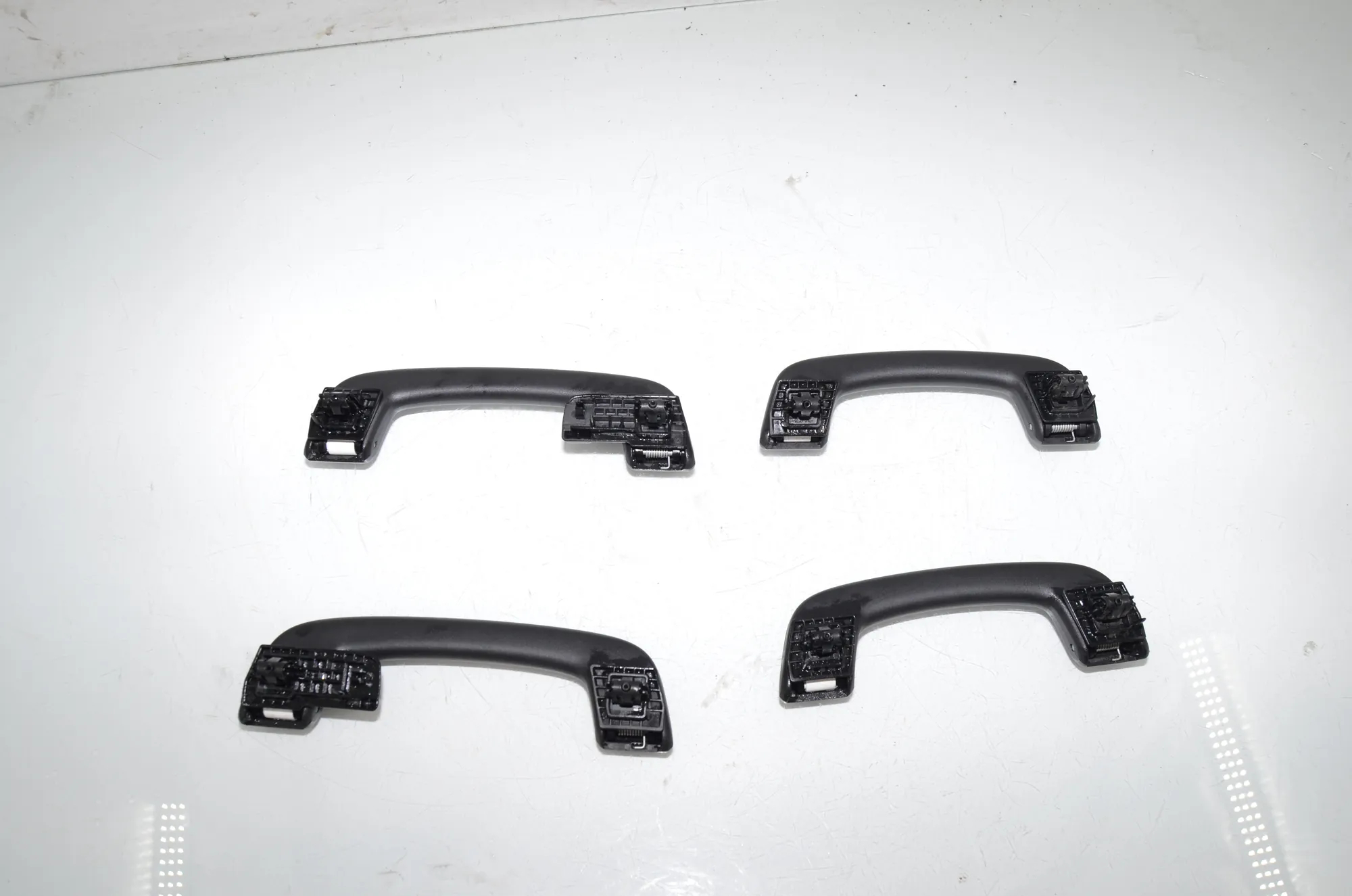 Interior Roof Handle Set – OEM 8061360 · BMW X1 (F48) xDrive 25 i 2020 – 4