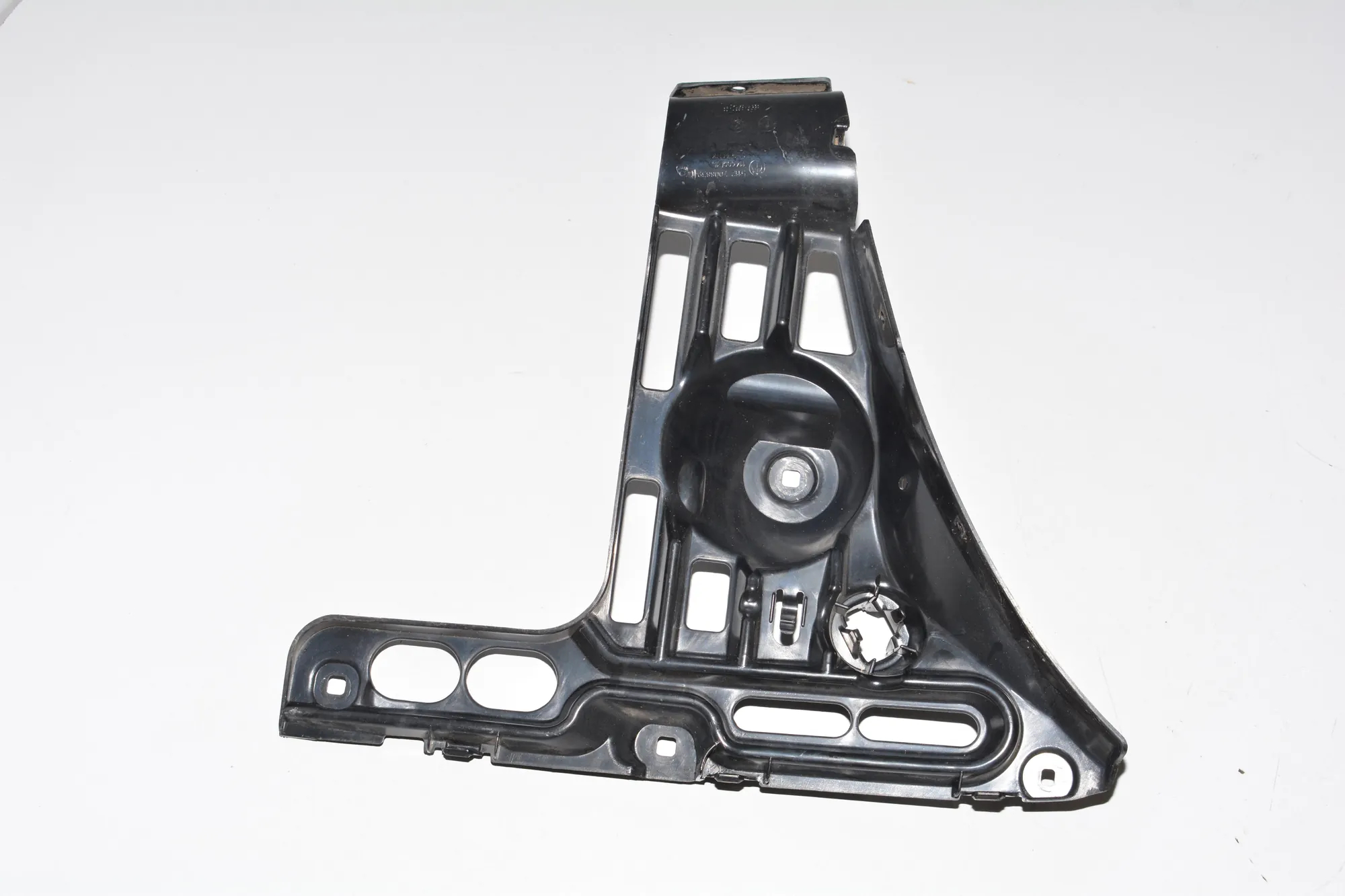 Rear Left Bumper Bracket – OEM 7008839 · BMW 6 Cabrio (E64) 650 i 2005 – 2