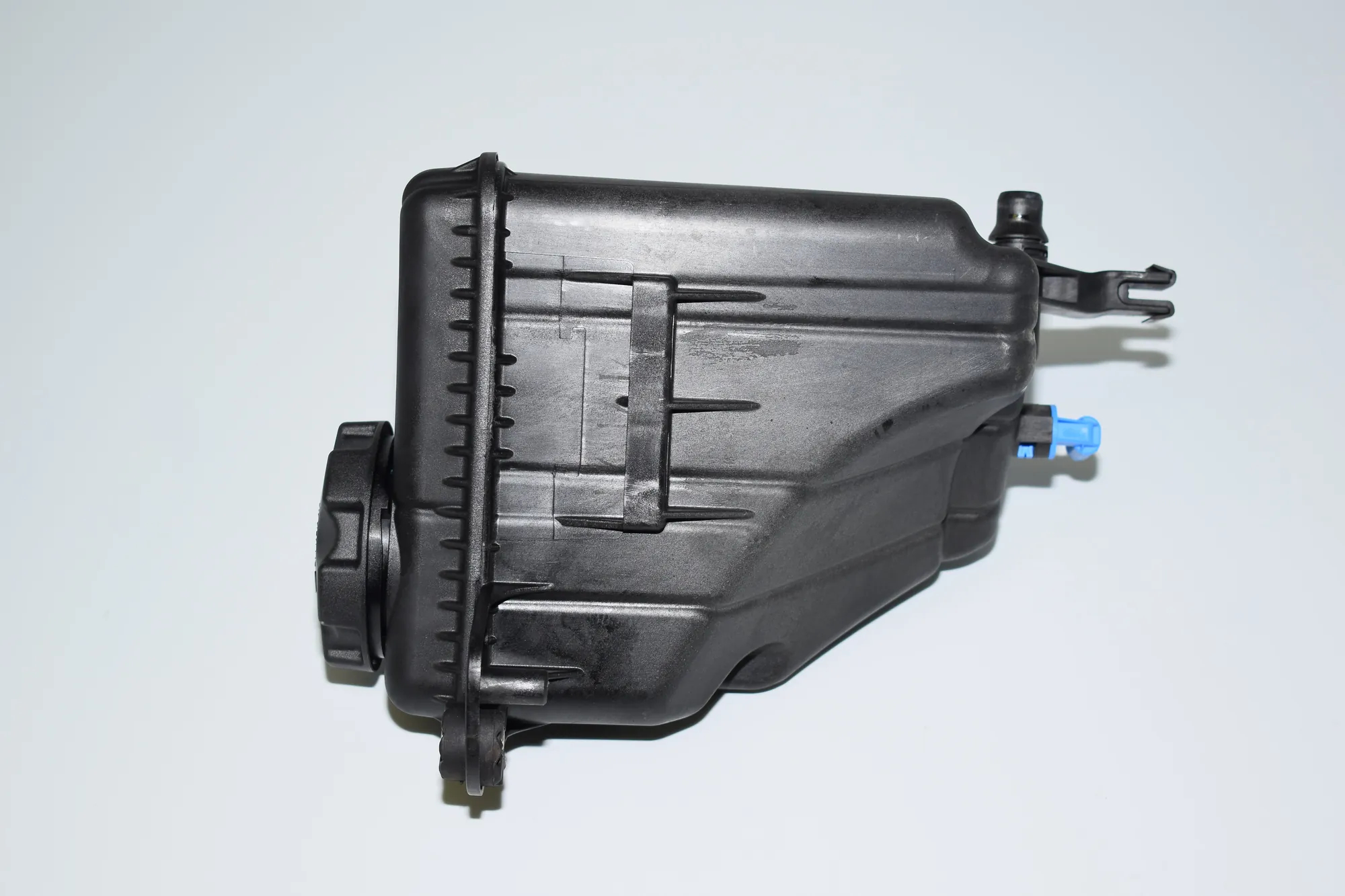 Expansion Tank – OEM 7601949 · BMW 5 (F10) 520 d 2011 – 3