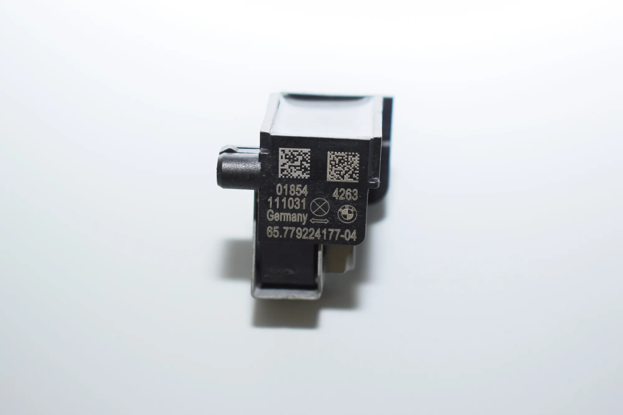 Front Right Impact Sensor – OEM 9224177 · BMW 5 (F10) 520 d 2011 – 4