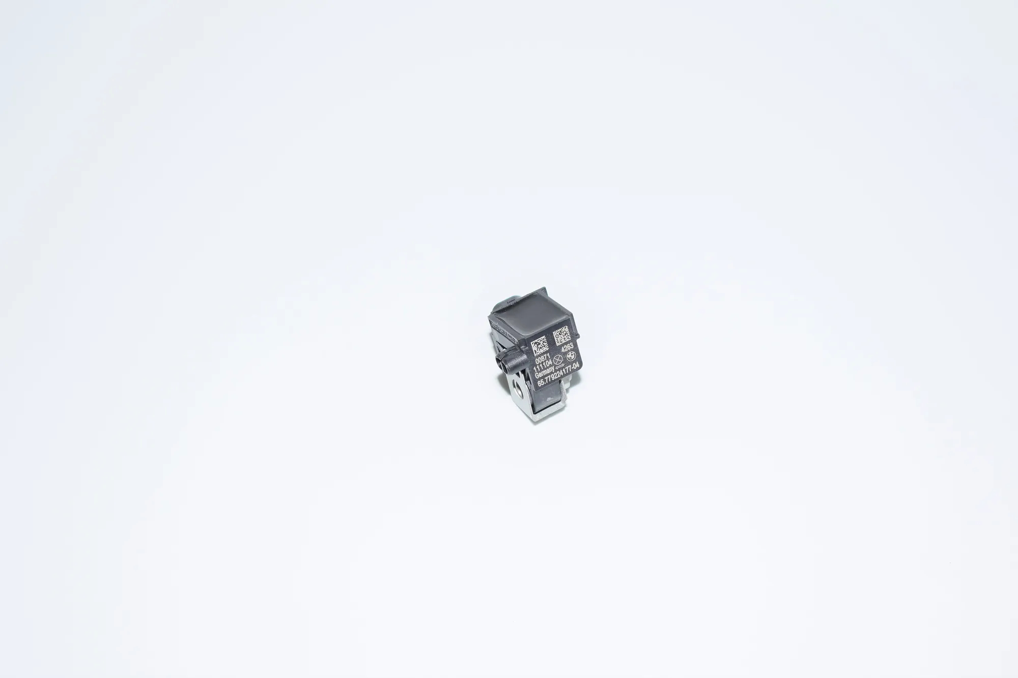 Front Left Impact Sensor – OEM 9224177 · BMW 5 (F10) 520 d 2011 – 3