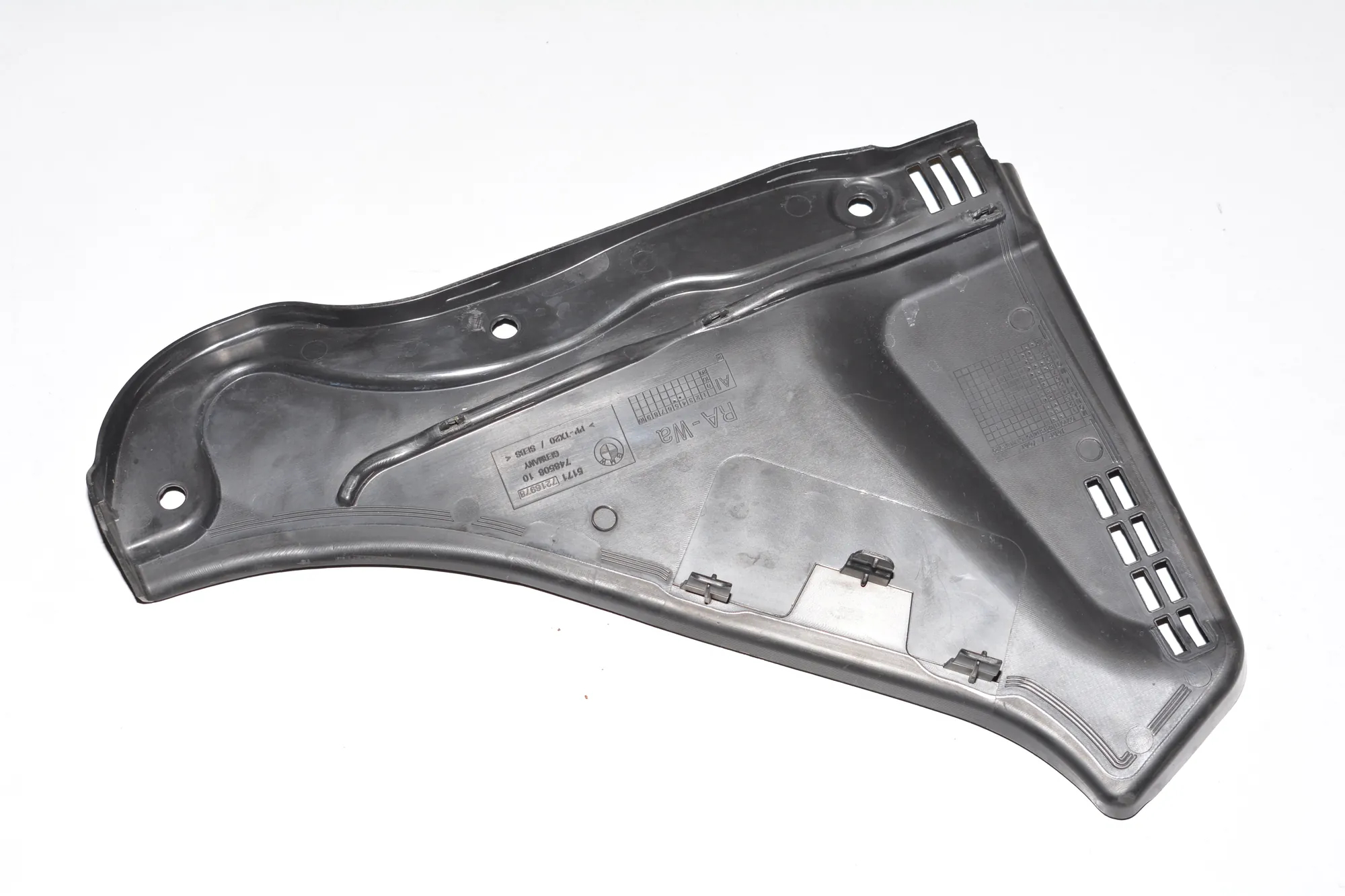 Front Wiper Cowl Trim – OEM 7216978 · BMW 5 (F10) 520 d 2011 – 4