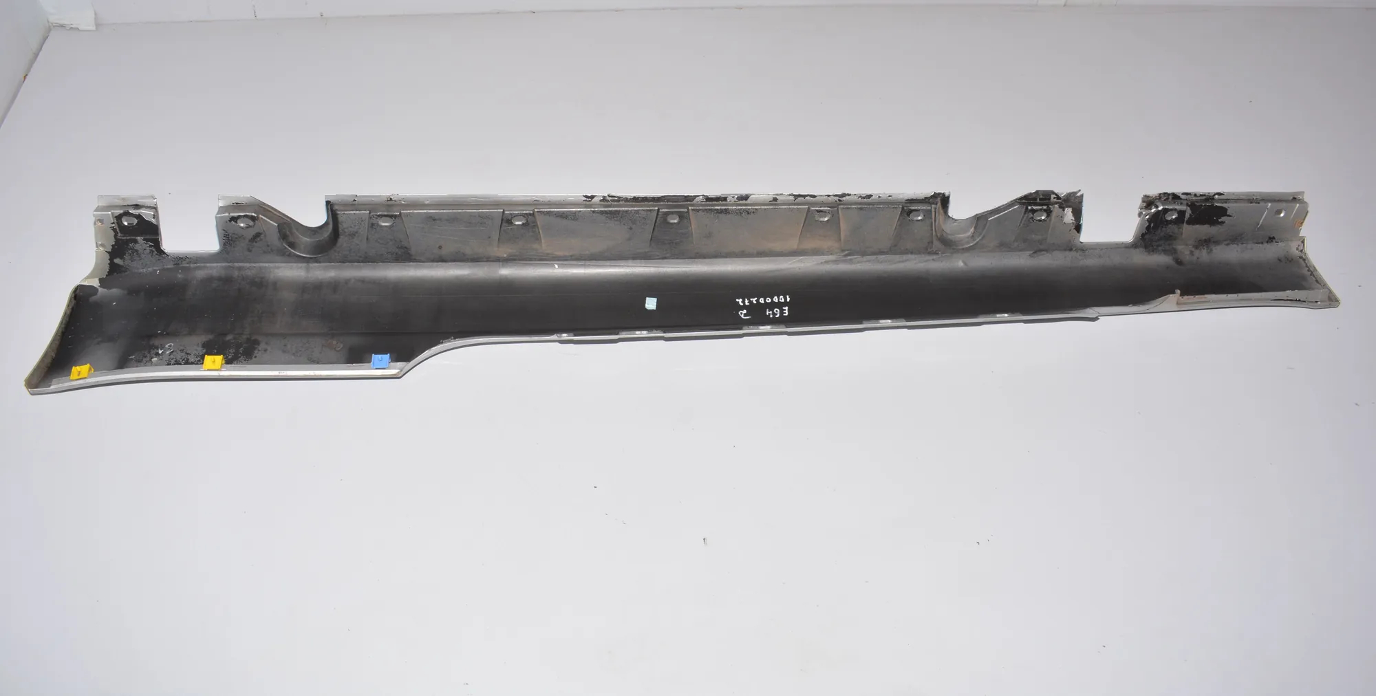 Right Side Plastic Sideskirt Cover – OEM 7008856 · BMW 6 Cabrio (E64) 650 i 2005 – 2