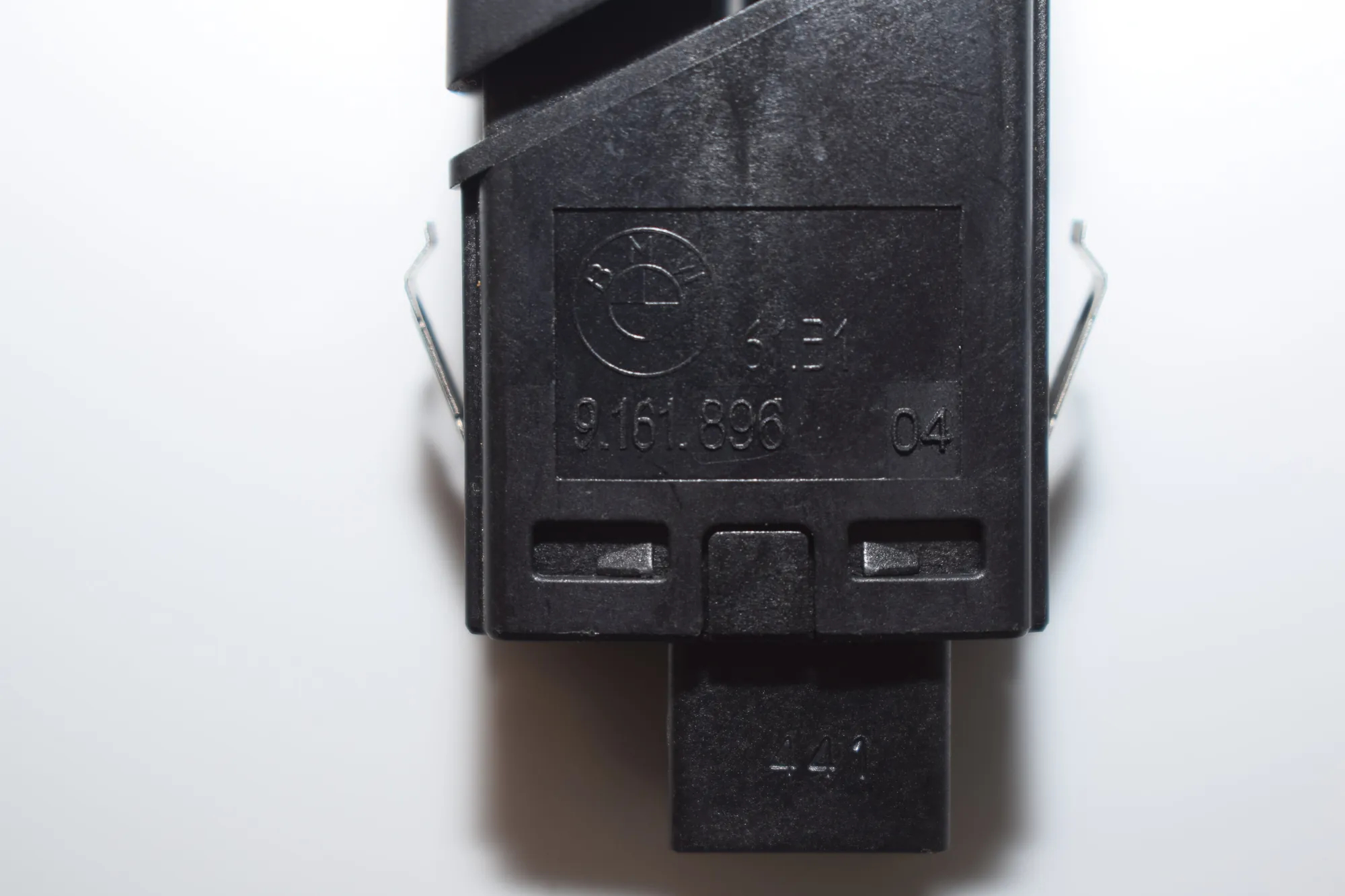 Hazard Button – OEM 9161896 · BMW 5 (F10) 520 d 2011 – 5