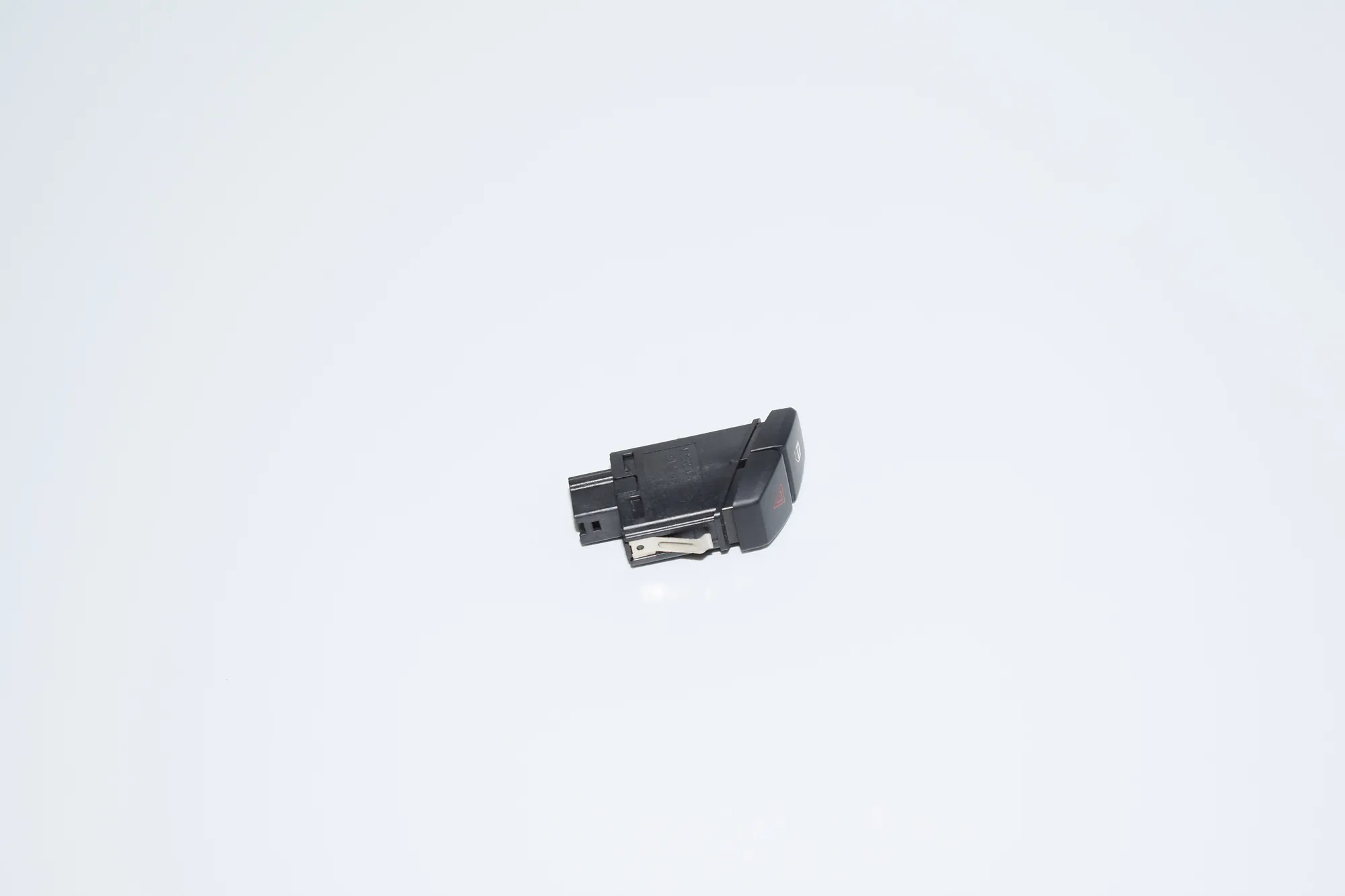 Hazard Button – OEM 9161896 · BMW 5 (F10) 520 d 2011