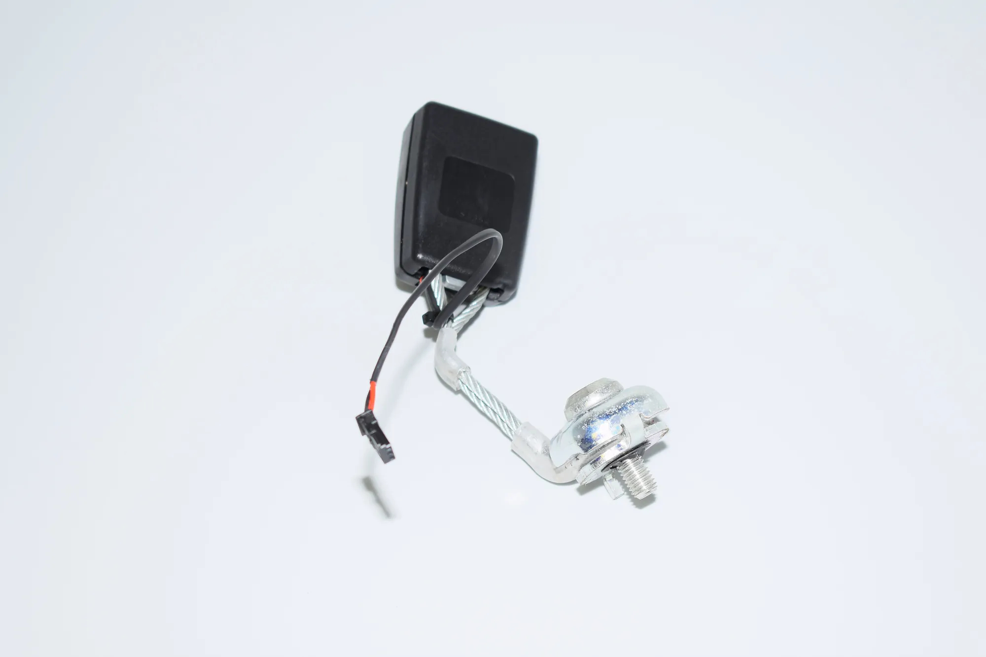 Rear Left Seat Buckle – OEM 7243273 · BMW 5 (F10) 520 d 2011