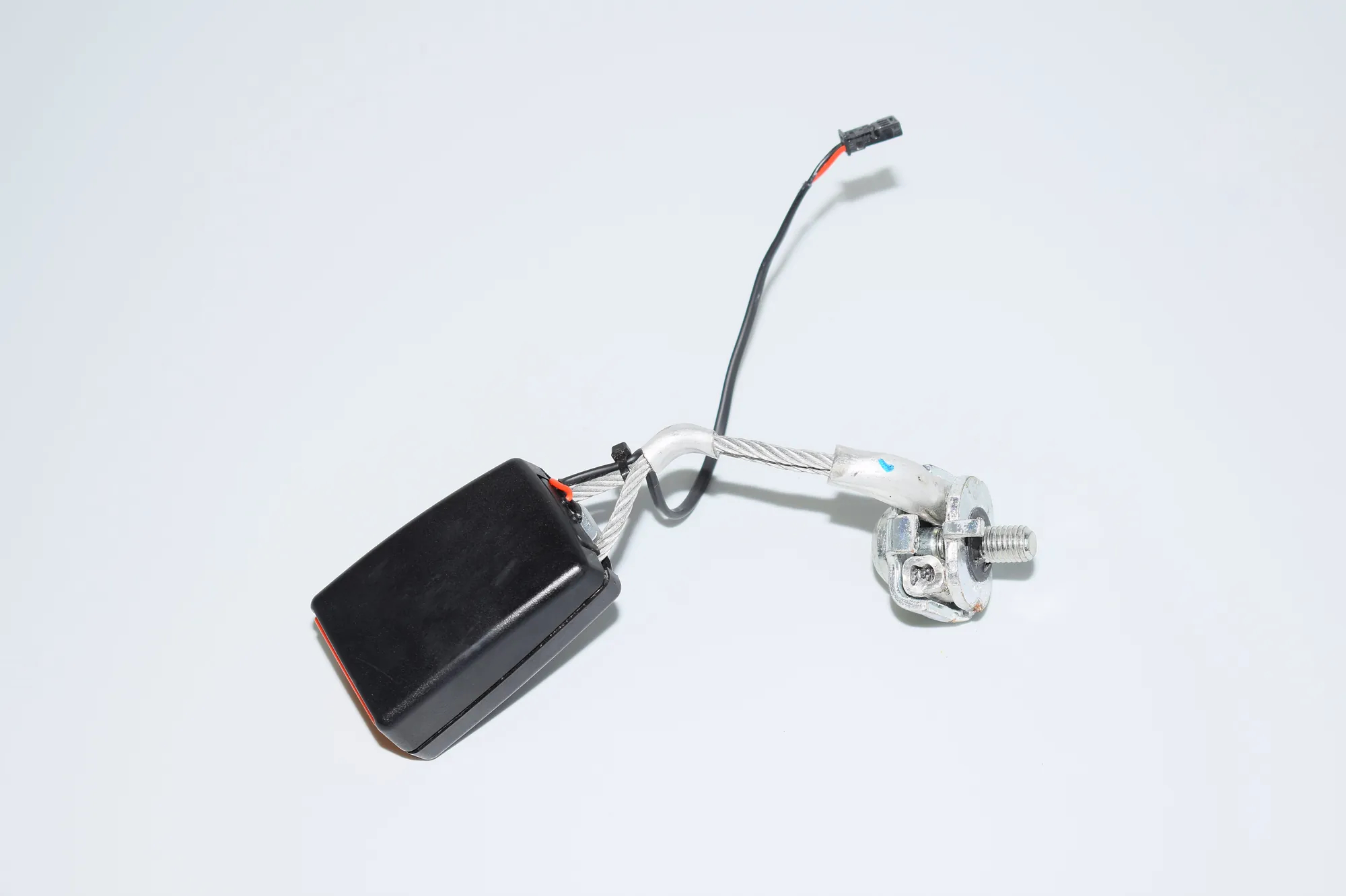 Rear Left Seat Buckle – OEM 7243273 · BMW 5 (F10) 520 d 2011 – 3