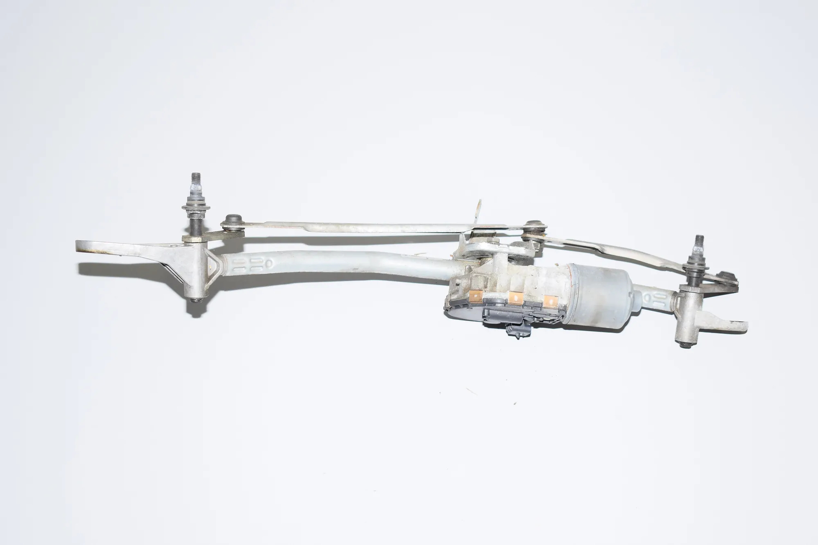 Front Windshield Wiper Mechanism – OEM 7305562 · BMW 5 (F10) 520 d 2011 – 3