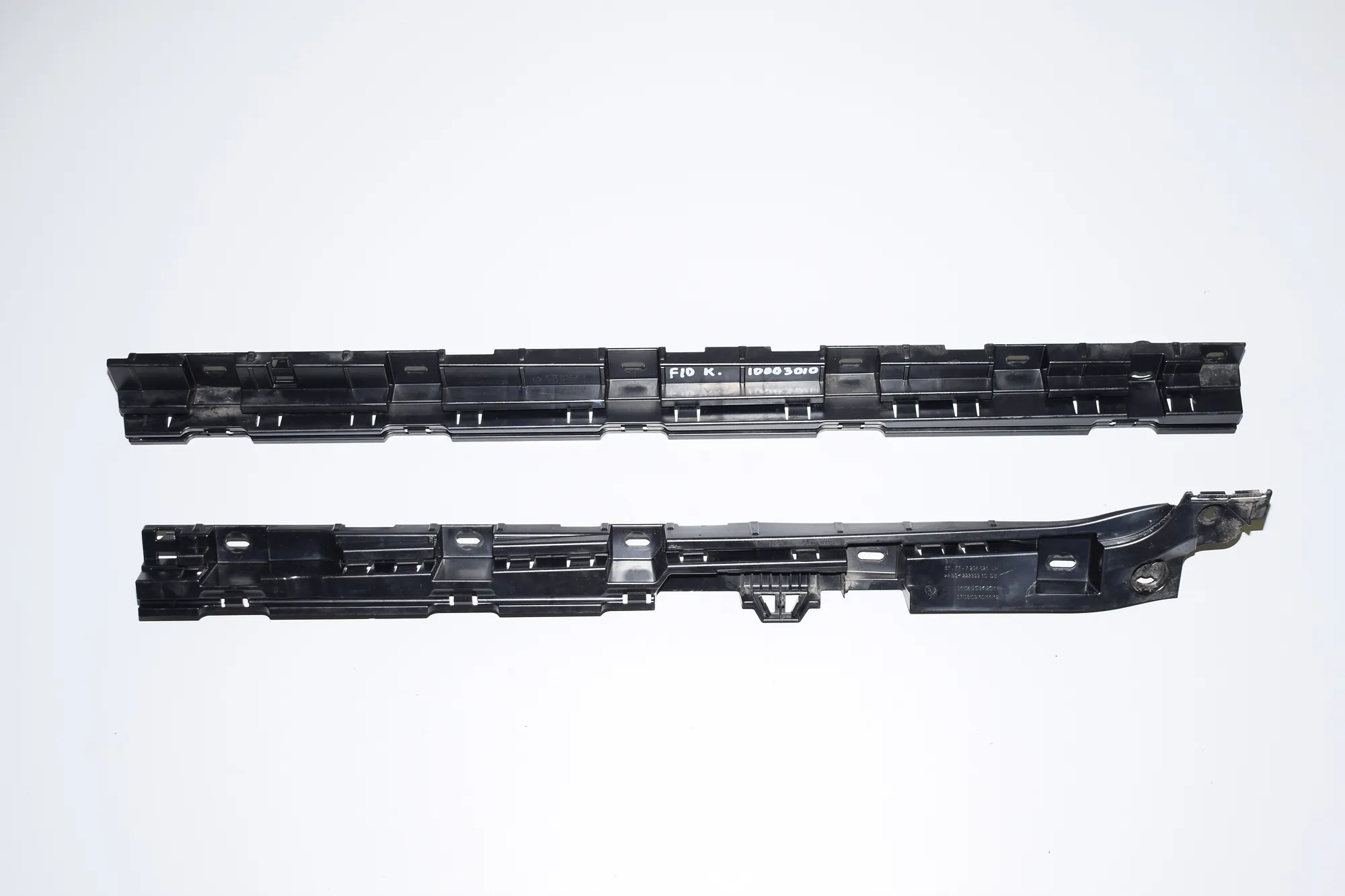 Sideskirt Bracket – OEM 7204021 · BMW 5 (F10) 520 d 2011