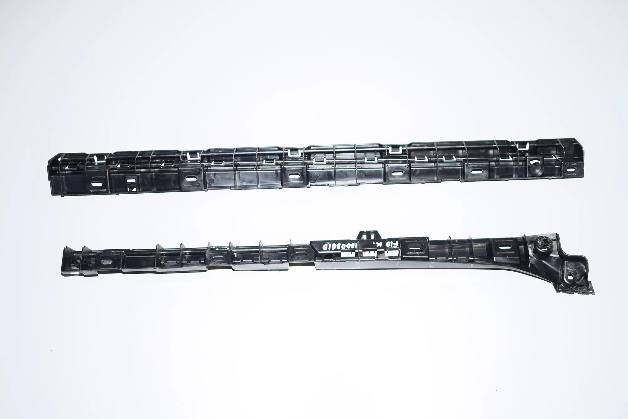 Sideskirt Bracket – OEM 7204021 · BMW 5 (F10) 520 d 2011 – 4