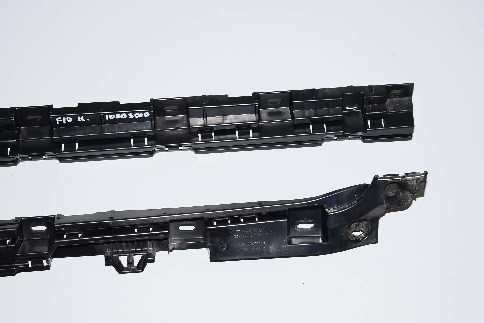 Sideskirt Bracket – OEM 7204021 · BMW 5 (F10) 520 d 2011 – 3