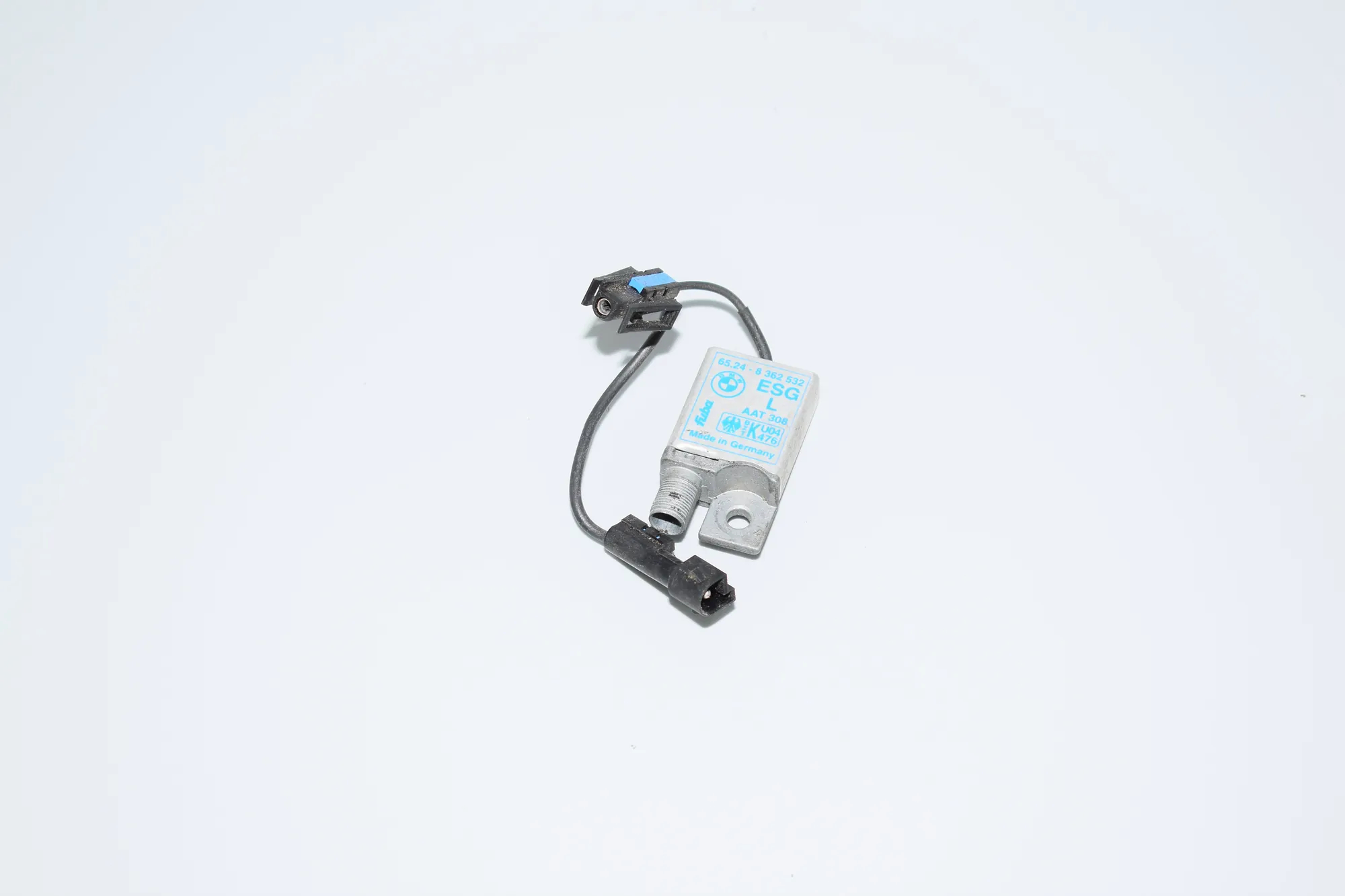 Antenna Amplifier – OEM 8362532 · BMW 5 Touring (E39) BMW 5 Touring (E39) 2001