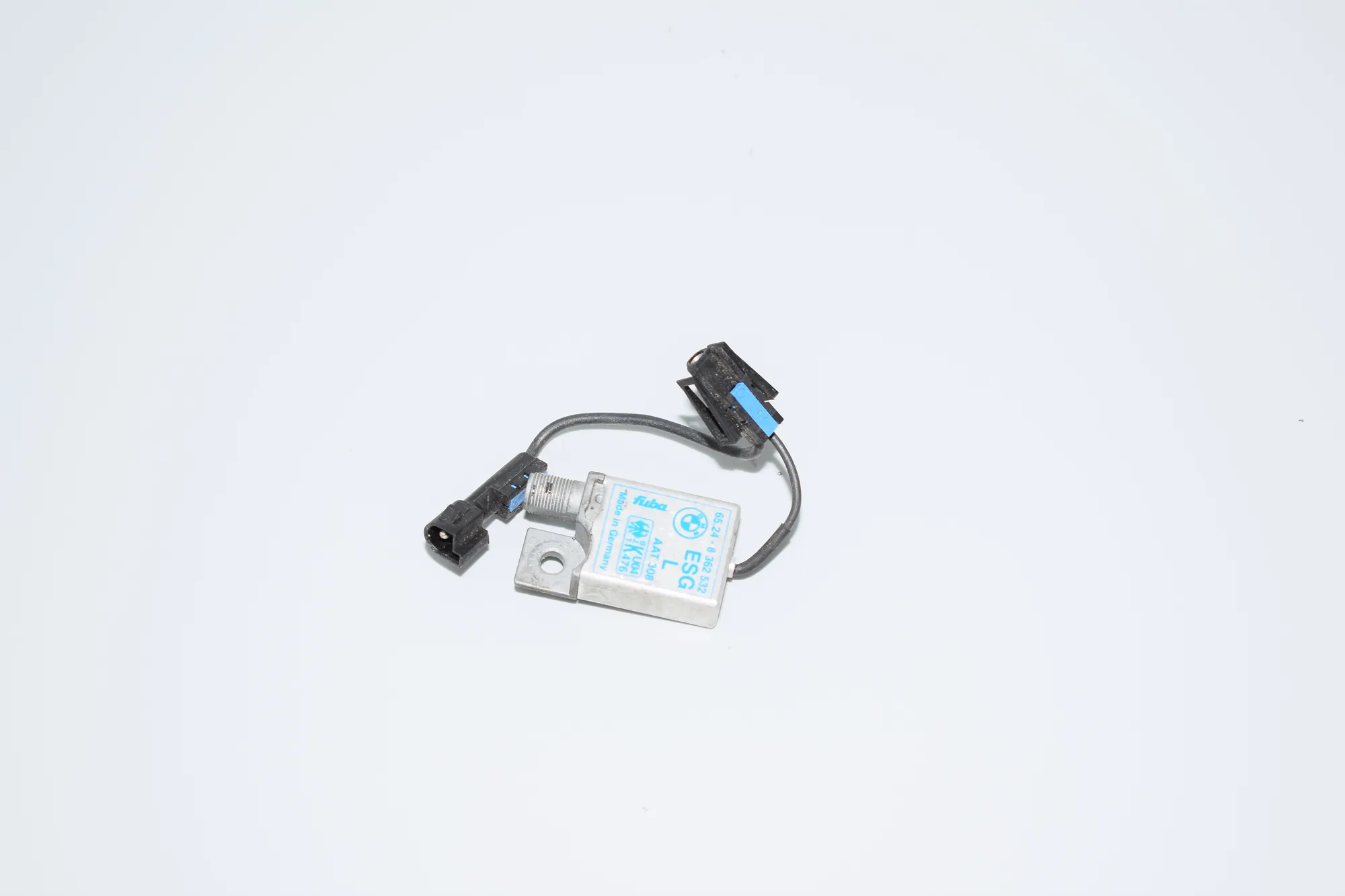 Antenna Amplifier – OEM 8362532 · BMW 5 Touring (E39) BMW 5 Touring (E39) 2001 – 2