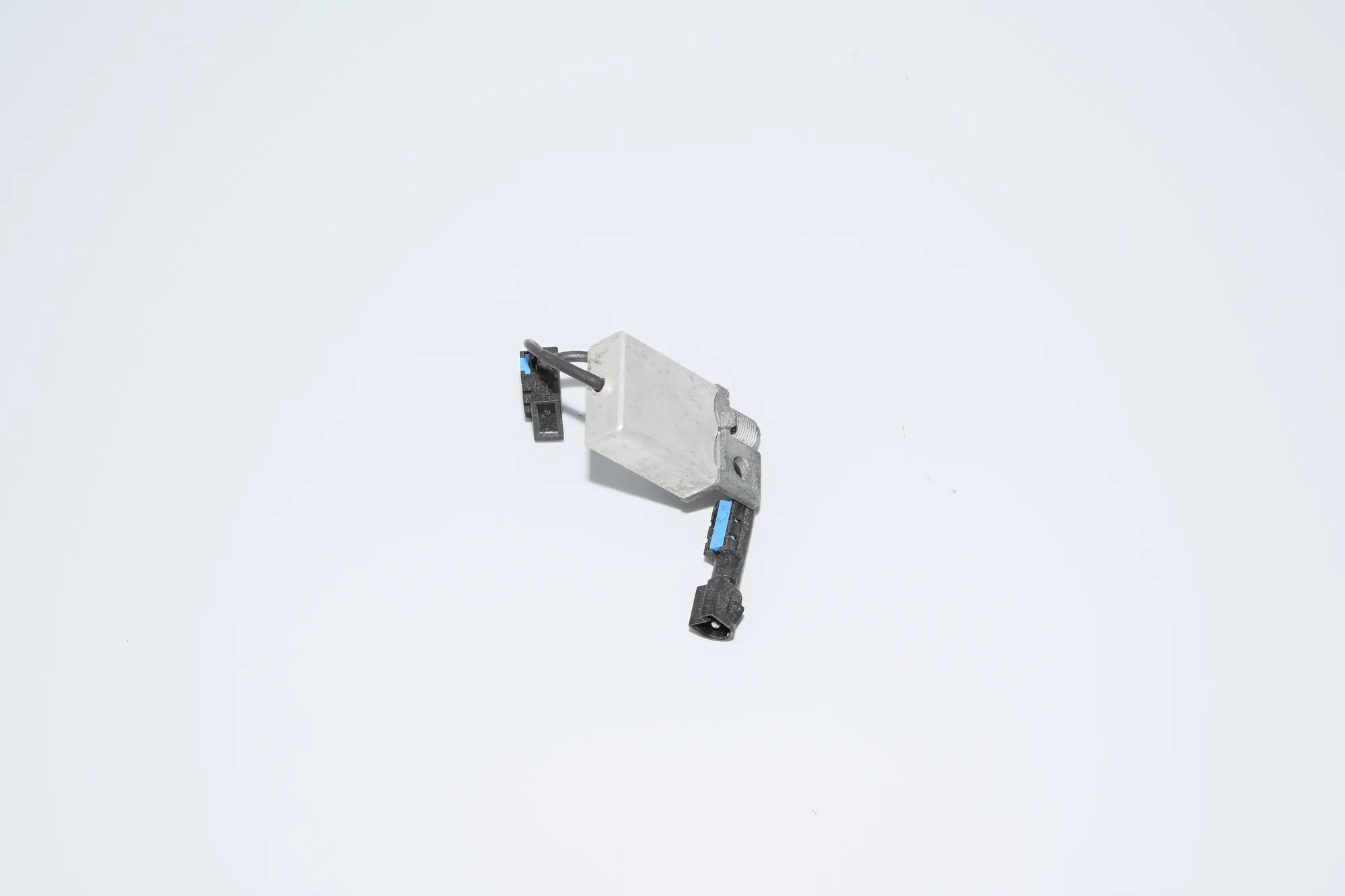 Antenna Amplifier – OEM 8362532 · BMW 5 Touring (E39) BMW 5 Touring (E39) 2001 – 3