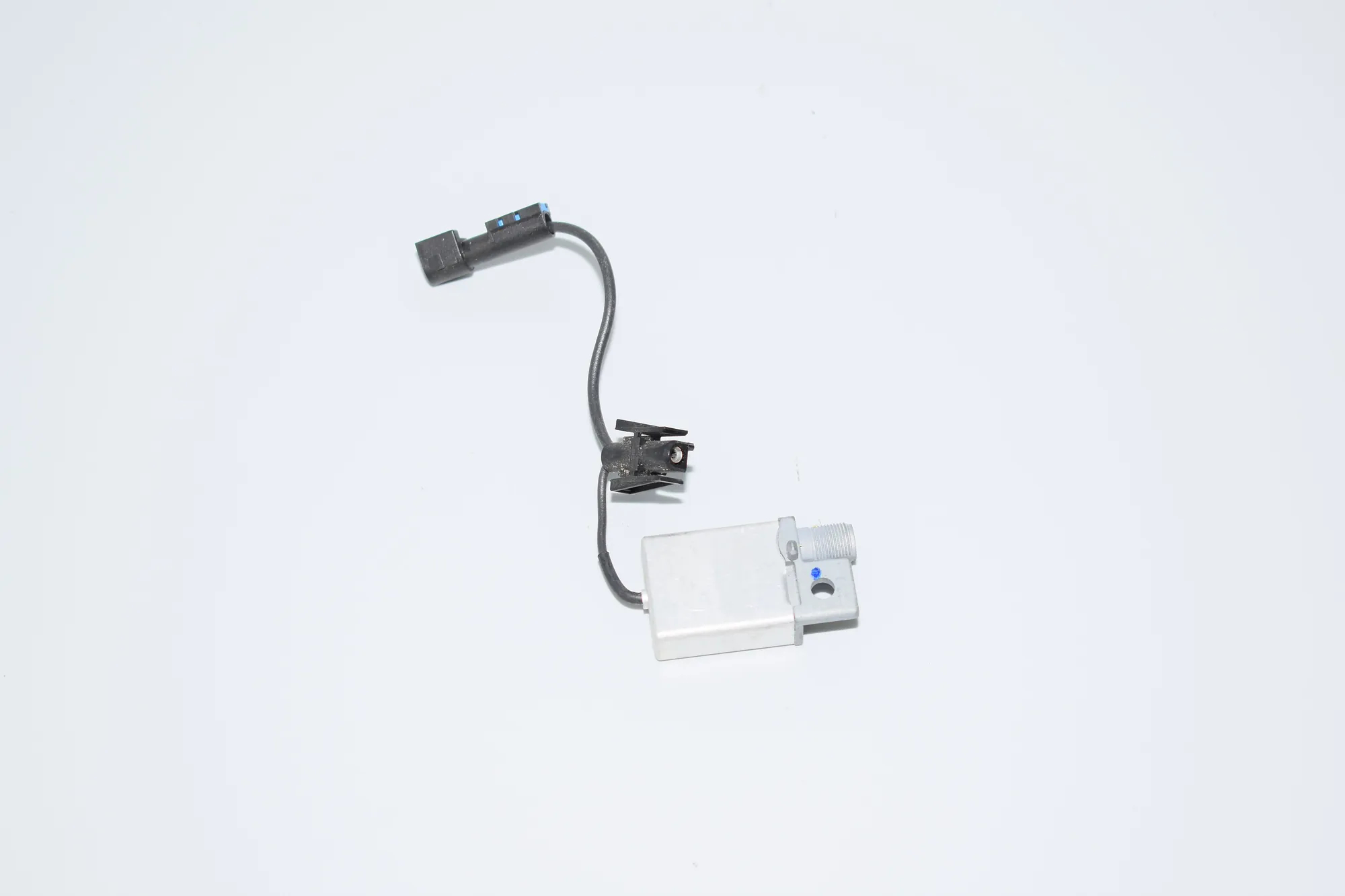 Antenna Amplifier – OEM 8362532 · BMW 5 Touring (E39) BMW 5 Touring (E39) 2001 – 3