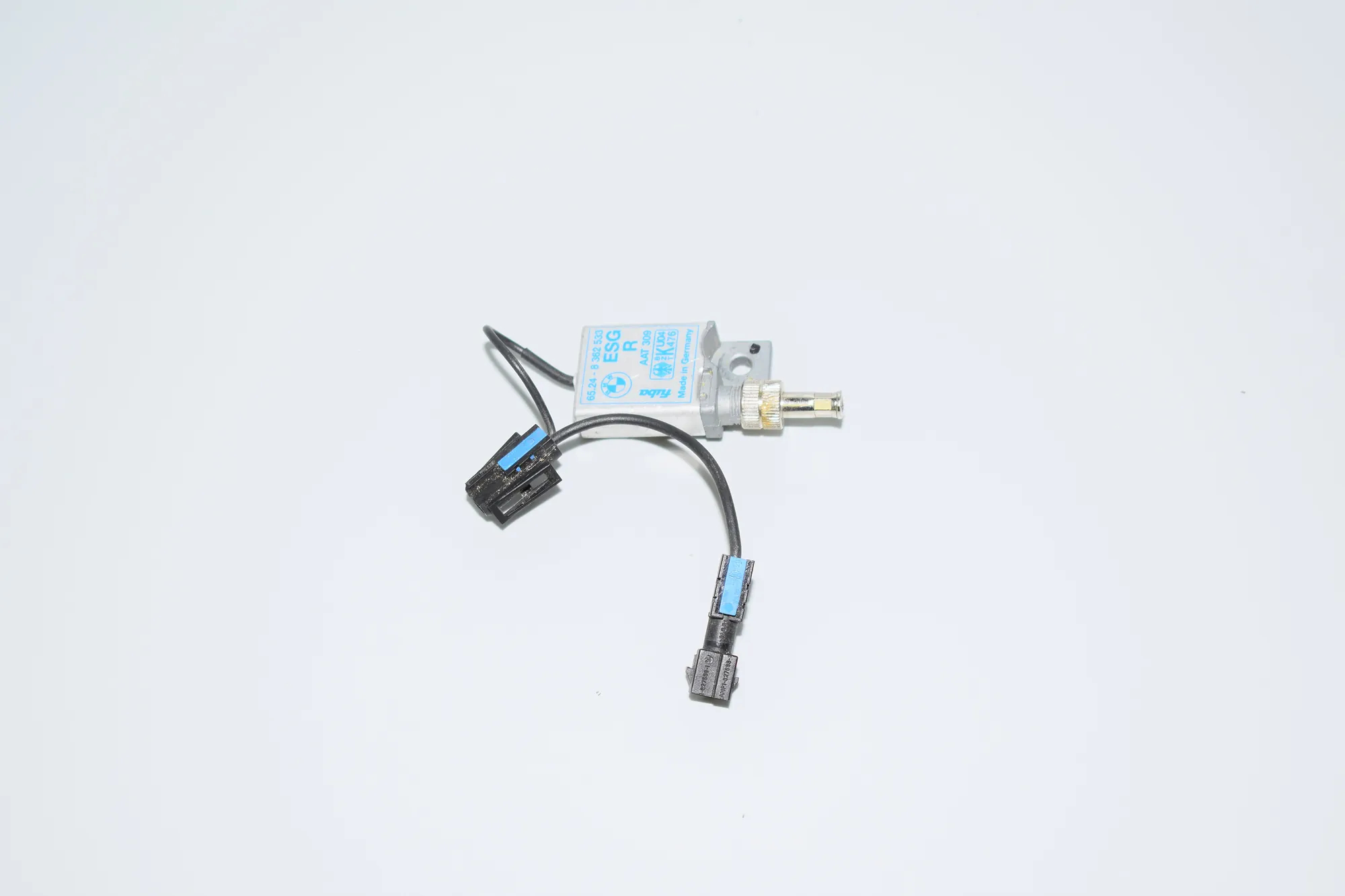 Antenna Amplifier – OEM 8362533 · BMW 5 Touring (E39) BMW 5 Touring (E39) 2001