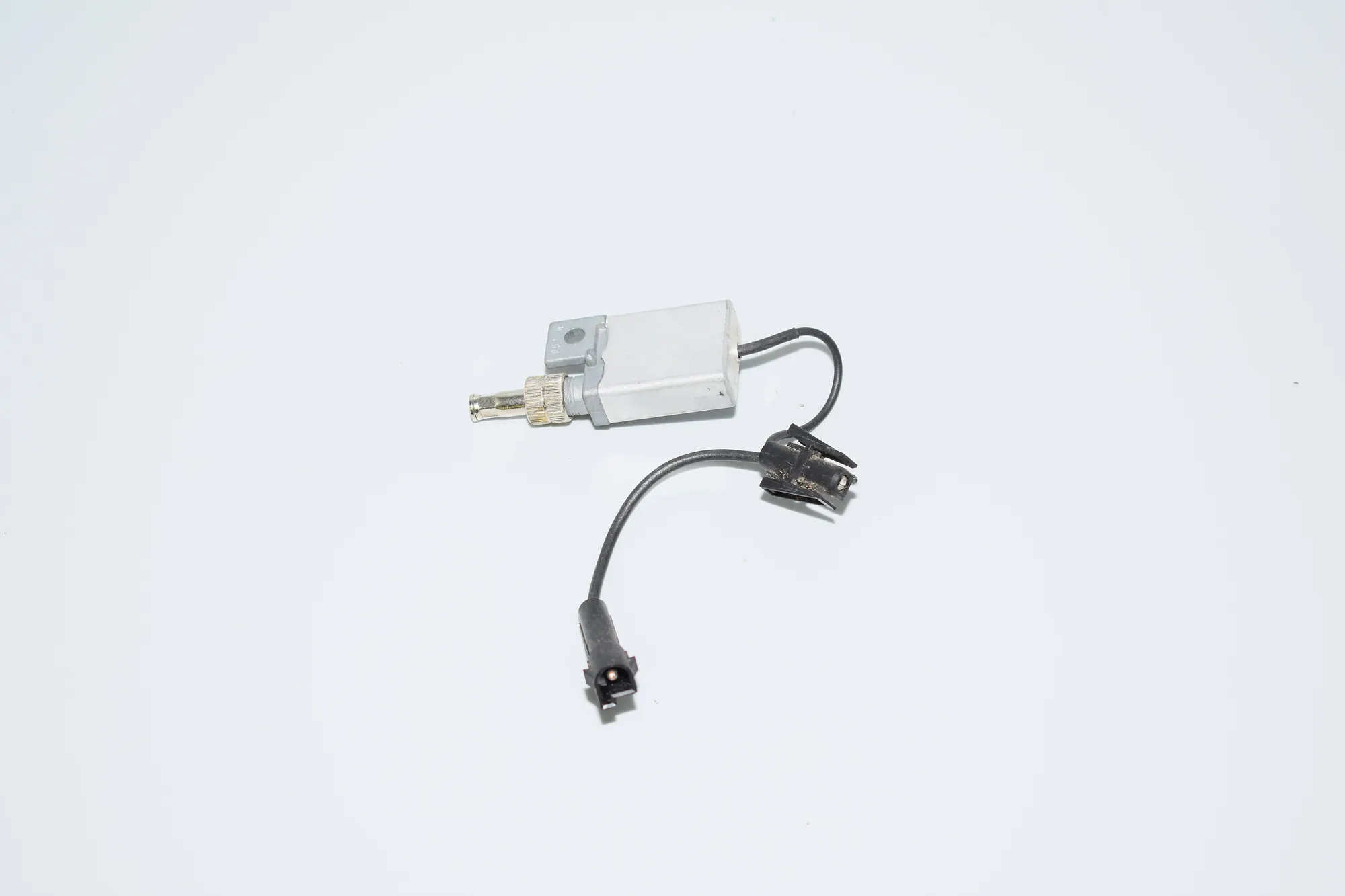 Antenna Amplifier – OEM 8362533 · BMW 5 Touring (E39) BMW 5 Touring (E39) 2001 – 3