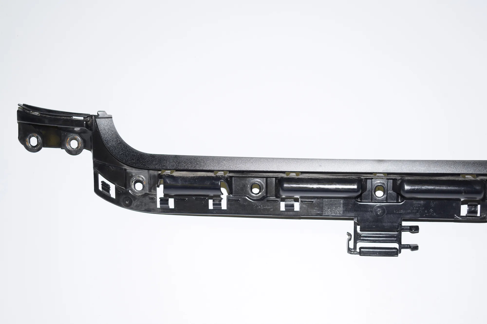 Rear Bumper Middle Bracket – OEM 7058521 · BMW 1 (E81) 123 d 2009 – 2