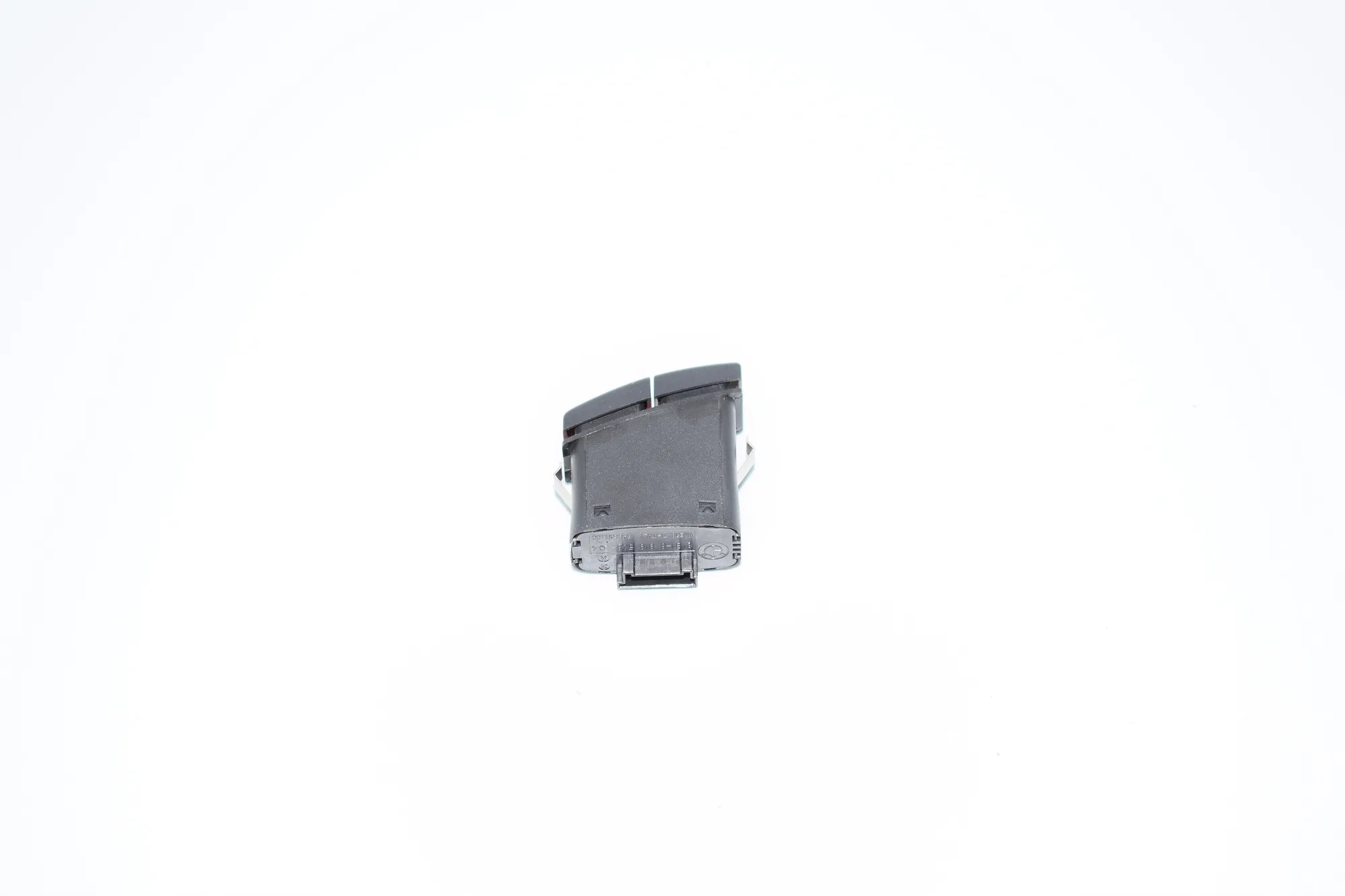 Hazard Button – OEM 6919506 · BMW 6 Cabrio (E64) 650 i 2005 – 4
