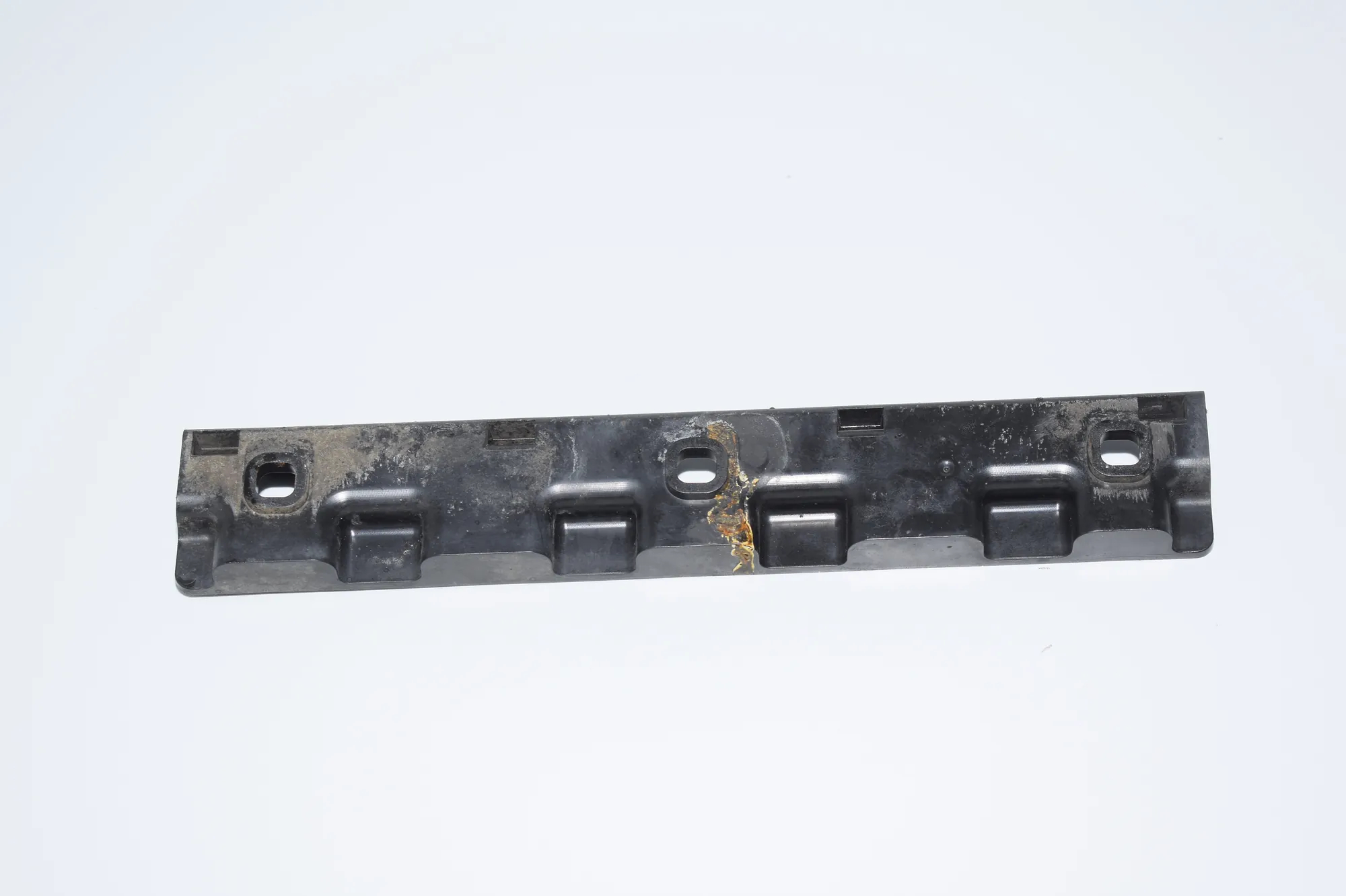 Front Right Side Sideskirt Holder – OEM 7072876 · BMW 6 Cabrio (E64) 650 i 2005