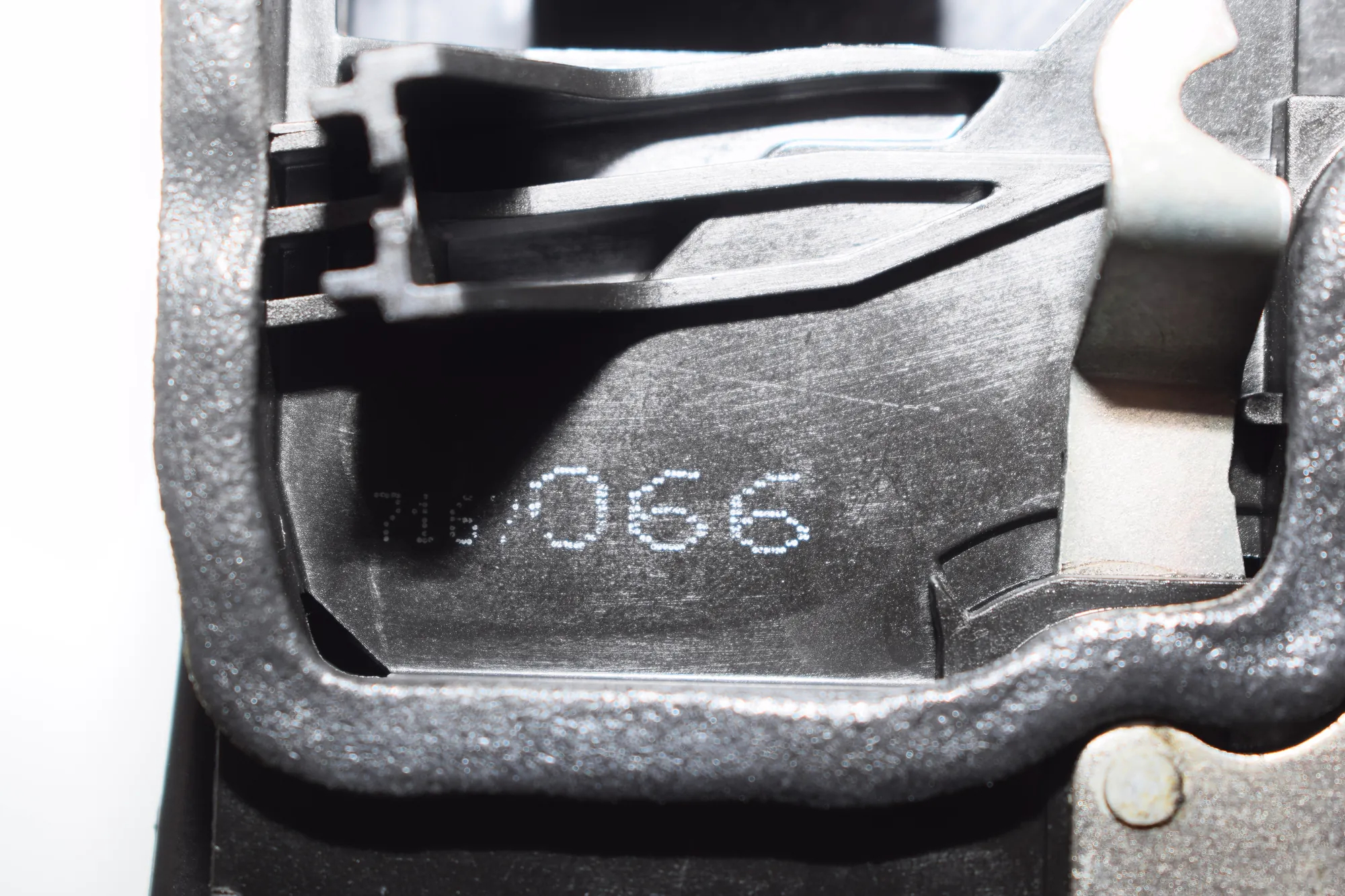 Front Right Door Lock – OEM 7167066 · BMW 6 Cabrio (E64) 650 i 2005 – 4