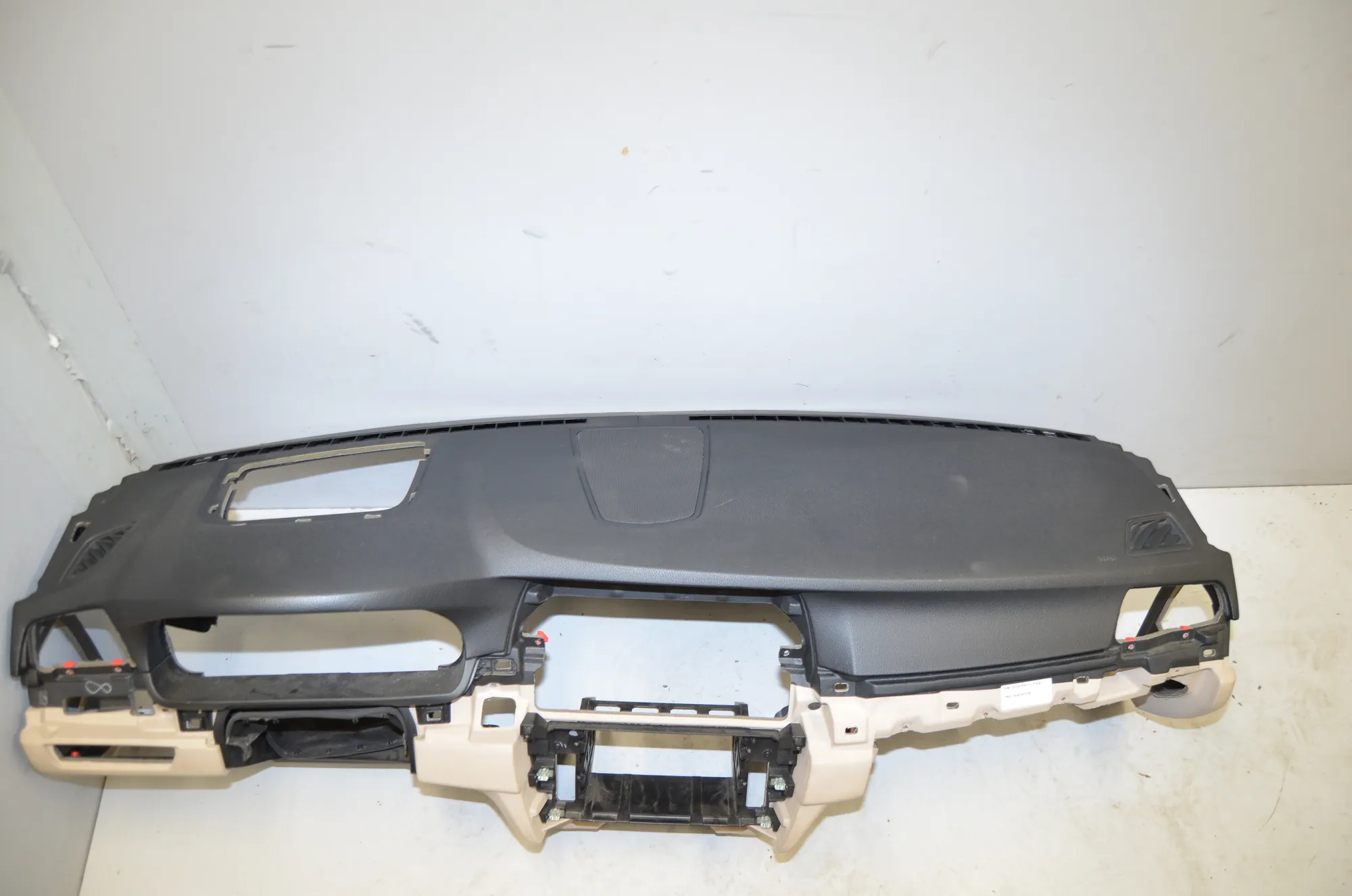 Dashboard – OEM 9166657 · BMW 5 (F10) BMW 5 (F10) 520 d 2012 – 2