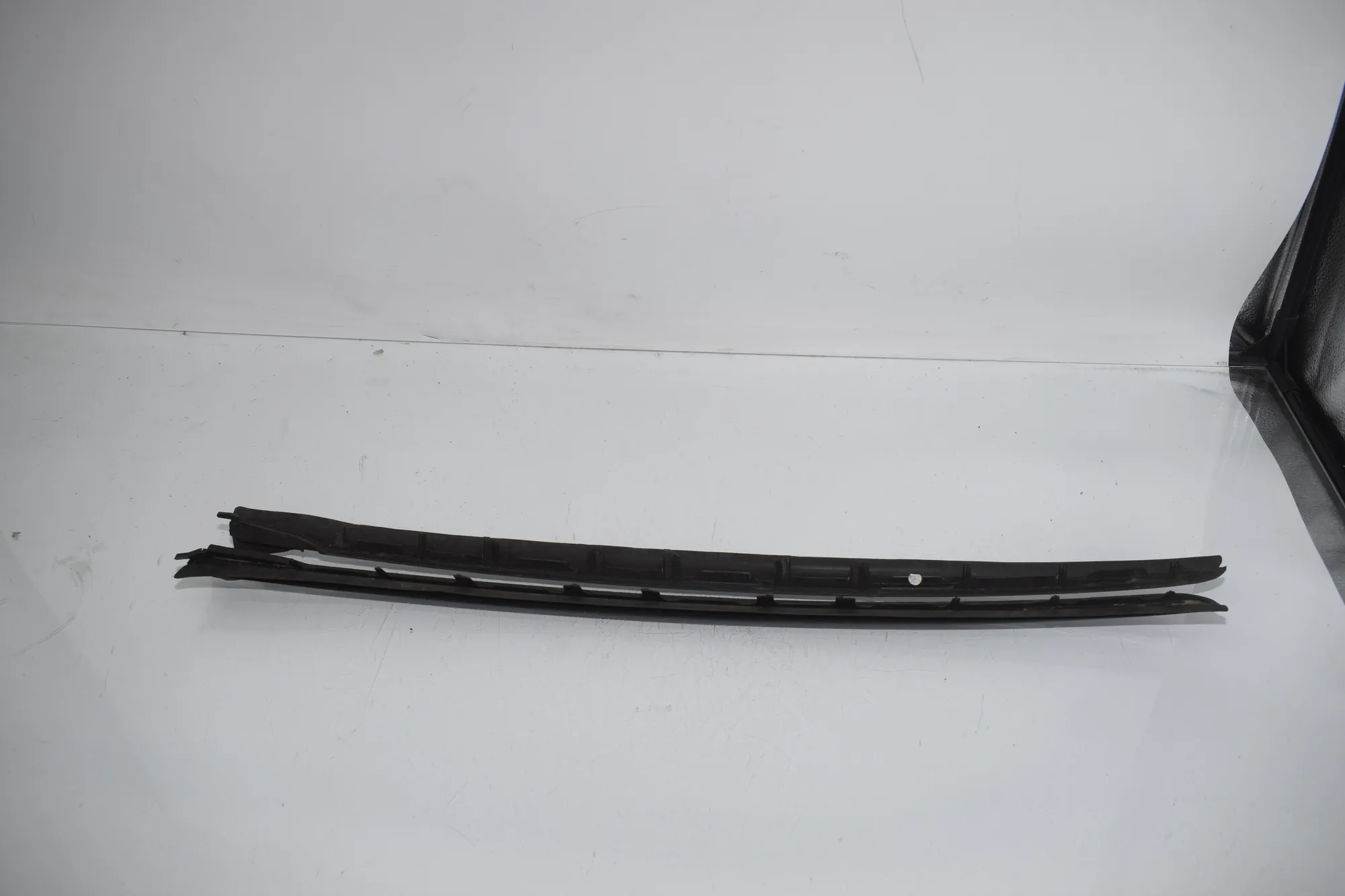 Front Windshield Trim – OEM 7427873 · BMW 3 (G20, G28) BMW 3 (G20, G28) 3 (G20) 330 i 2018 – 3