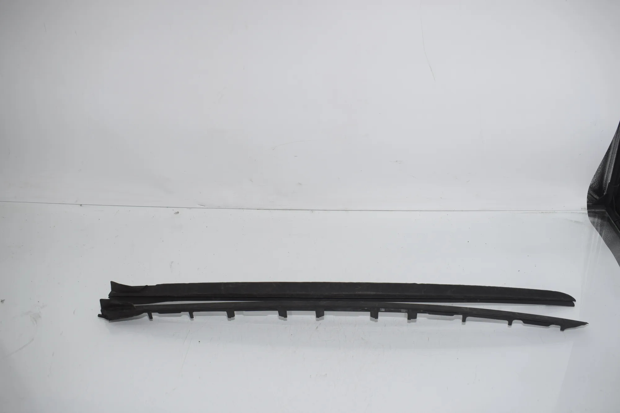 Front Windshield Trim – OEM 7427873 · BMW 3 (G20, G28) BMW 3 (G20, G28) 3 (G20) 330 i 2018