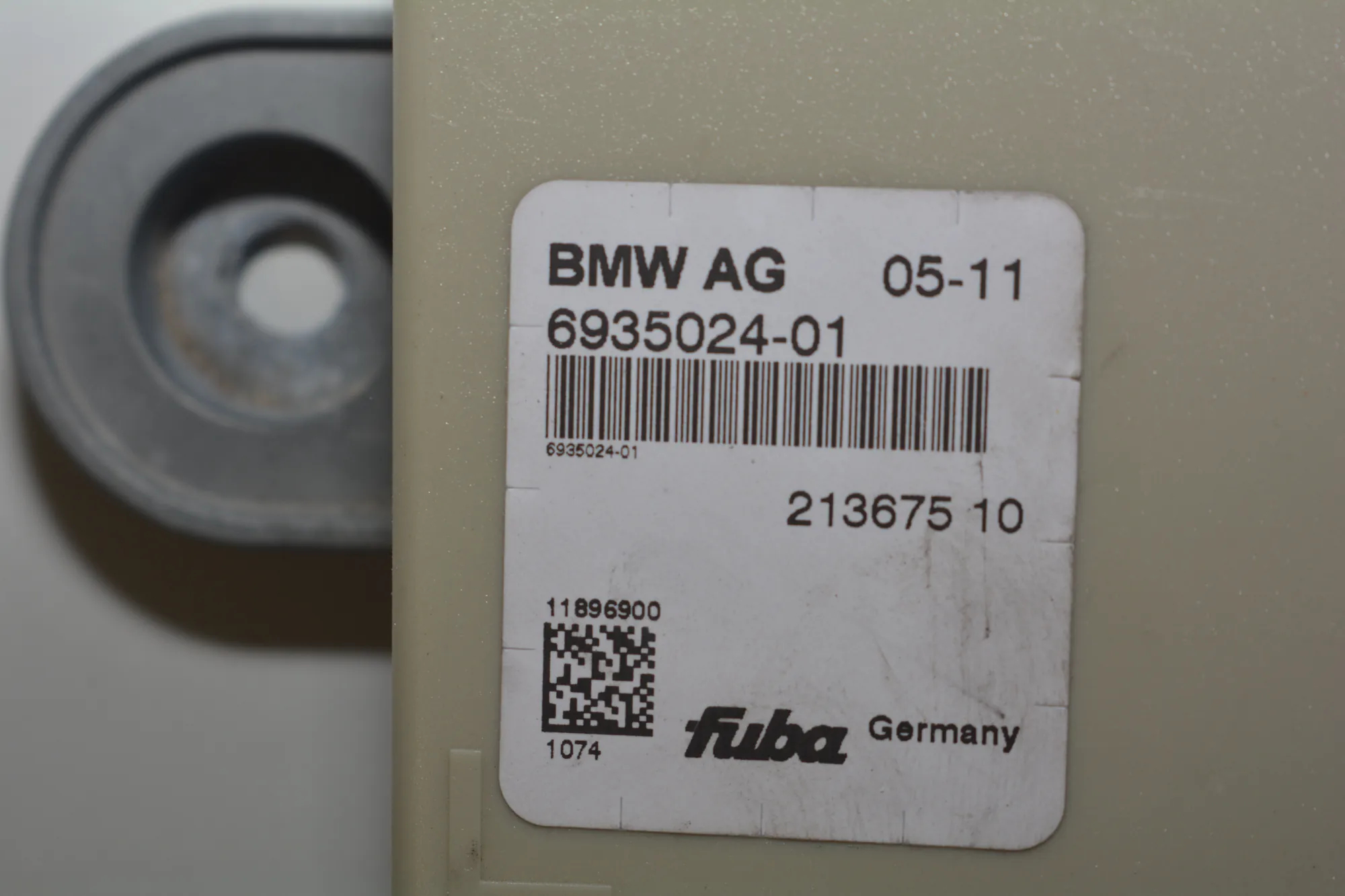Antenna – OEM 6935024 · BMW 5 (F10) 535 d 2011 – 4