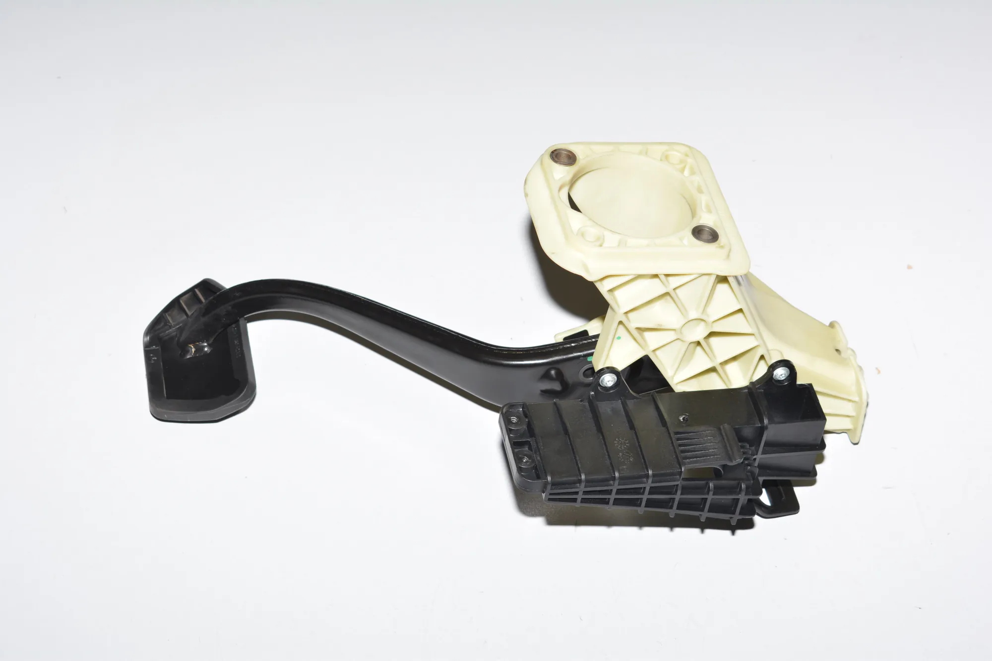 Brake Pedal – OEM 6775368 · BMW 5 (F10) 535 d 2011 – 3