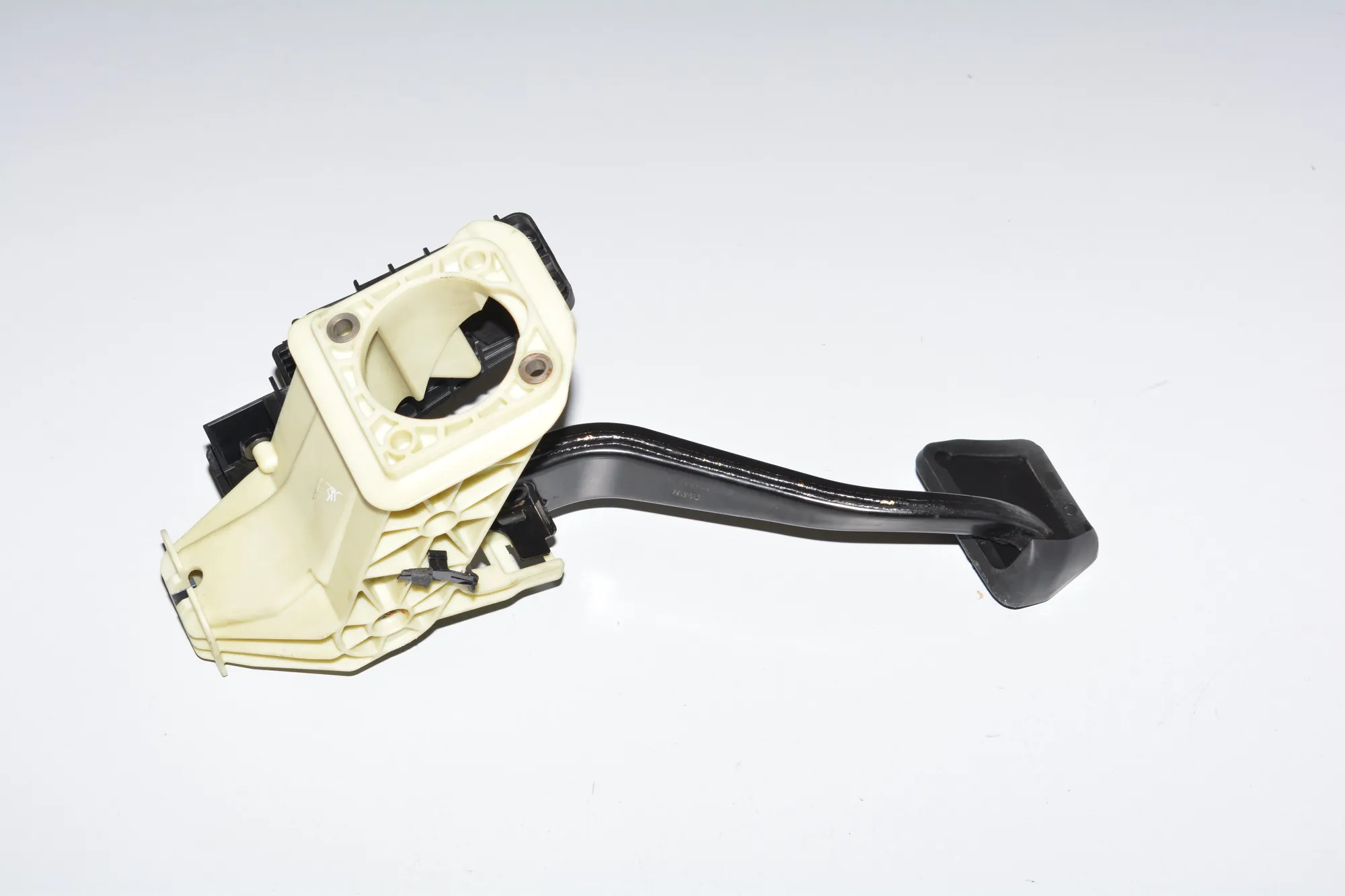 Brake Pedal – OEM 6775368 · BMW 5 (F10) 535 d 2011 – 4
