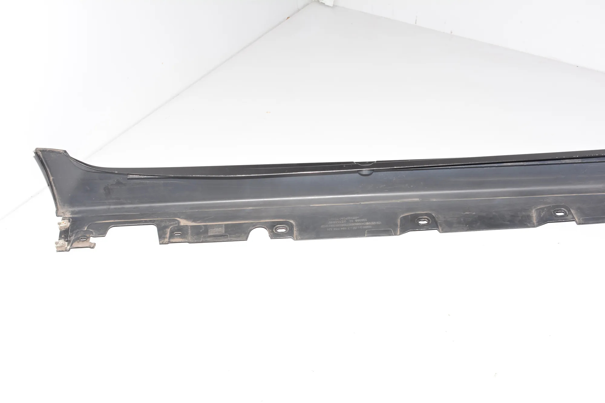 Left Side Plastic Sideskirt Cover – OEM 7184773 · BMW 5 Touring (F11) 530 d 2013 – 5