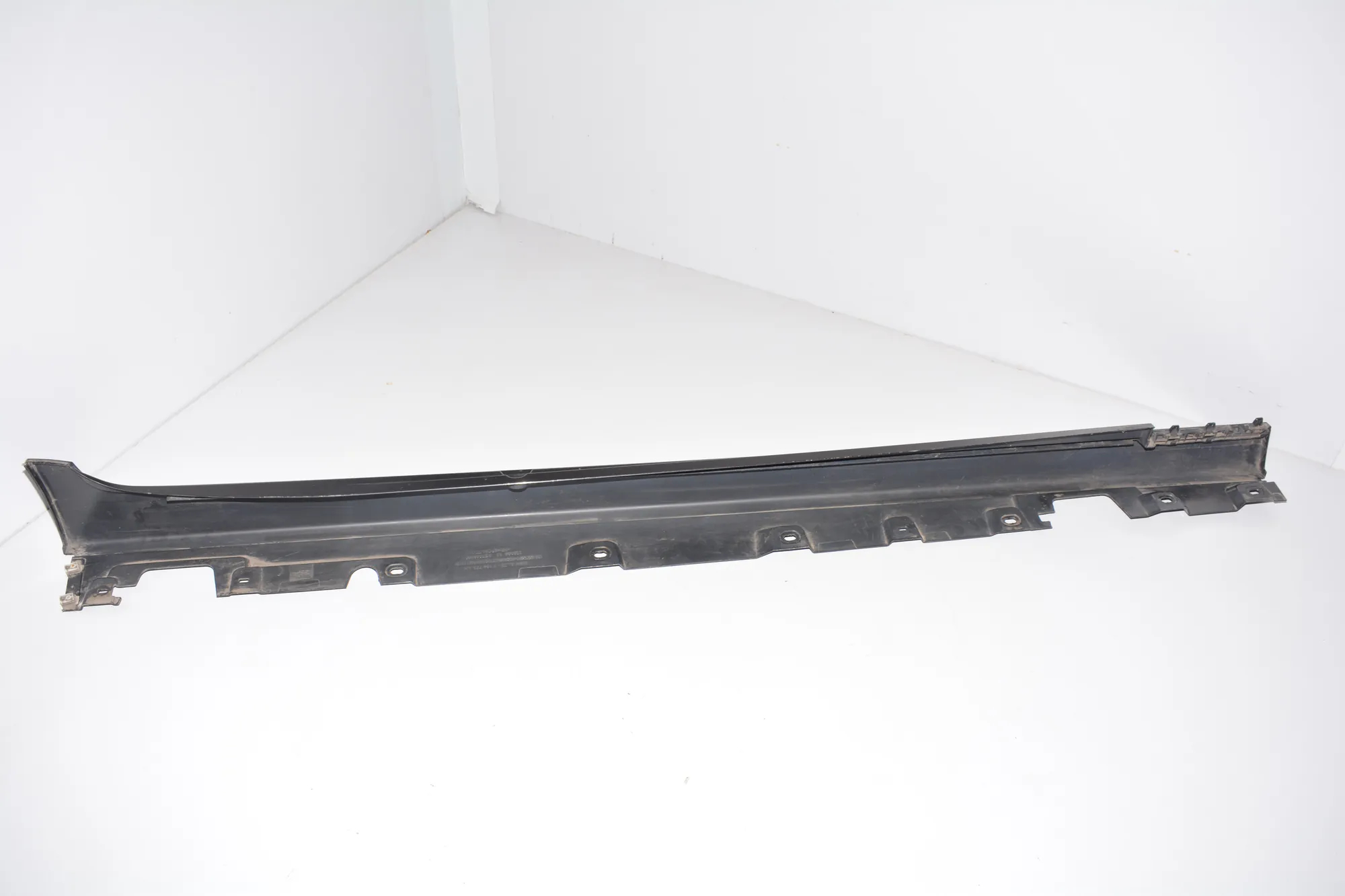 Left Side Plastic Sideskirt Cover – OEM 7184773 · BMW 5 Touring (F11) 530 d 2013 – 4